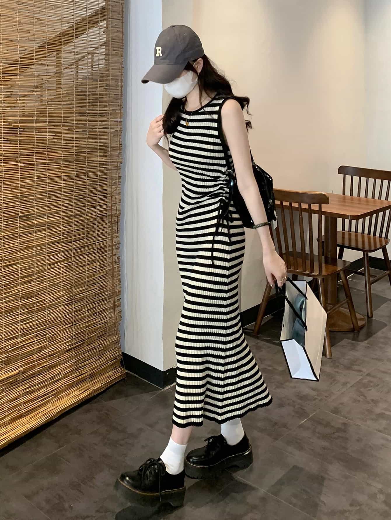 【全店30％OFF引き換え証】【サイドドロスト】間借り人 衣装 ノースリーブ ロング マキシ丈 貯蔵タンク衣装 きつい ワンピ レディース 膝下 ひざ下 シャーリング 伸縮性 伸ばすこと Ｉ生産ライン 縞々 柄 心地よい 好いたらしいめ 韓国ファッショ