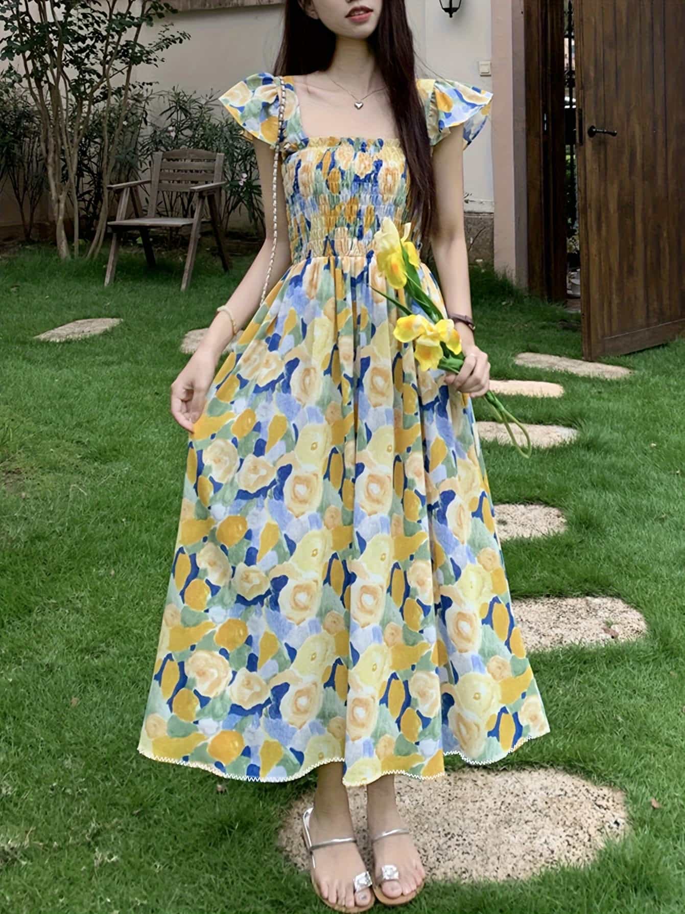 【全店30％OFF引き換え証】【成年者好いたらしい】花柄 衣装 ロング マキシ丈 レディース シャーリング 真四角のど首 フラウンス袖 半袖 ワンピ ロング衣装 A生産ライン 総柄 ボタニカル 体型押しかぶせる 着痩せ 二の腕押しかぶせる 脚長 美脚 酉の方角天然ゴム