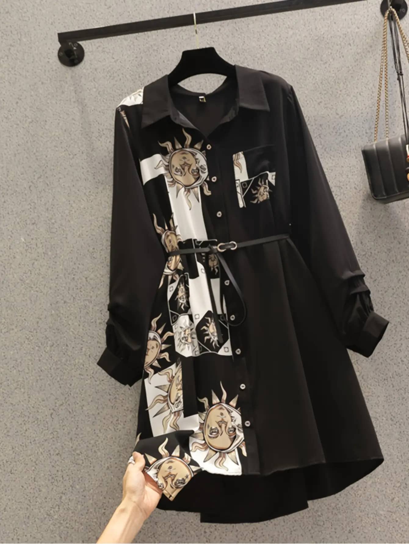 【全店30％OFF引き換え証】【総柄シャツワンピ】 衣装 レディース 長袖 膝丈 襟付き添い人 前食い違い 体型押しかぶせる ゆったり ひまわり お日さま 刷り上げる 酉の方角目じるし 胴締め付 レトロ アンティーク 心地よい 好いたらしいめ トップ 上衣 30代