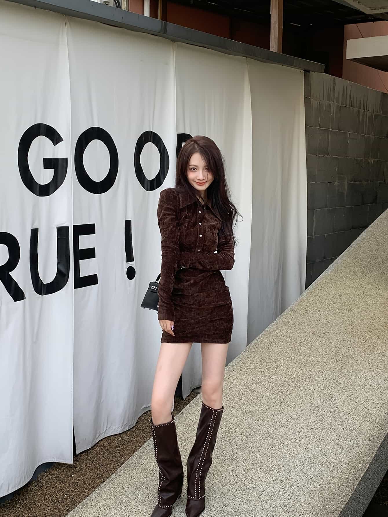 【全店30％OFF引き換え証】【美影ぼうし】天鵝絨 衣装 天鵞絨 きつい ミニ衣装 レディース 襟付き添い人 ポロ襟 長袖 ギャザー シャーリング 上衣 ミニ丈 ワンピ 細押し出し 着痩せ 体型押しかぶせる 艶っぽい 成年者好いたらしい 韓国ファッショ