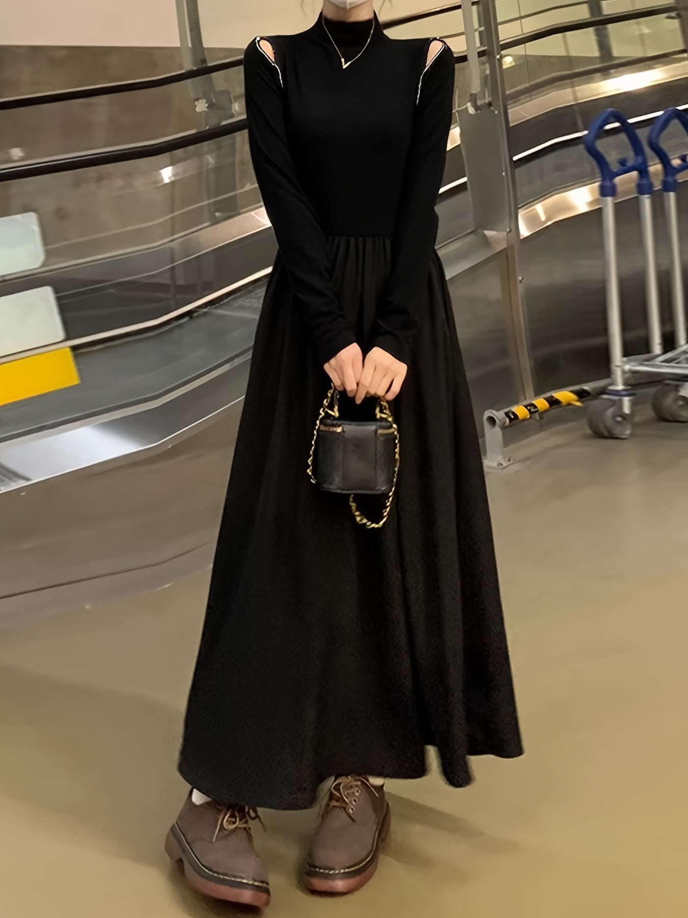 【全店30％OFF引き換え証】衣装 レディース ロング衣装 マキシ衣装 ハイネック 肌付き 肩出し 明けっ広げ肩部 A生産ライン 長袖 黒 黒いこと 黒いことお召しもの 体型押しかぶせる 着痩せ 細押し出し 二の腕押しかぶせる ぽっ自転車 気が大きい大きさ
