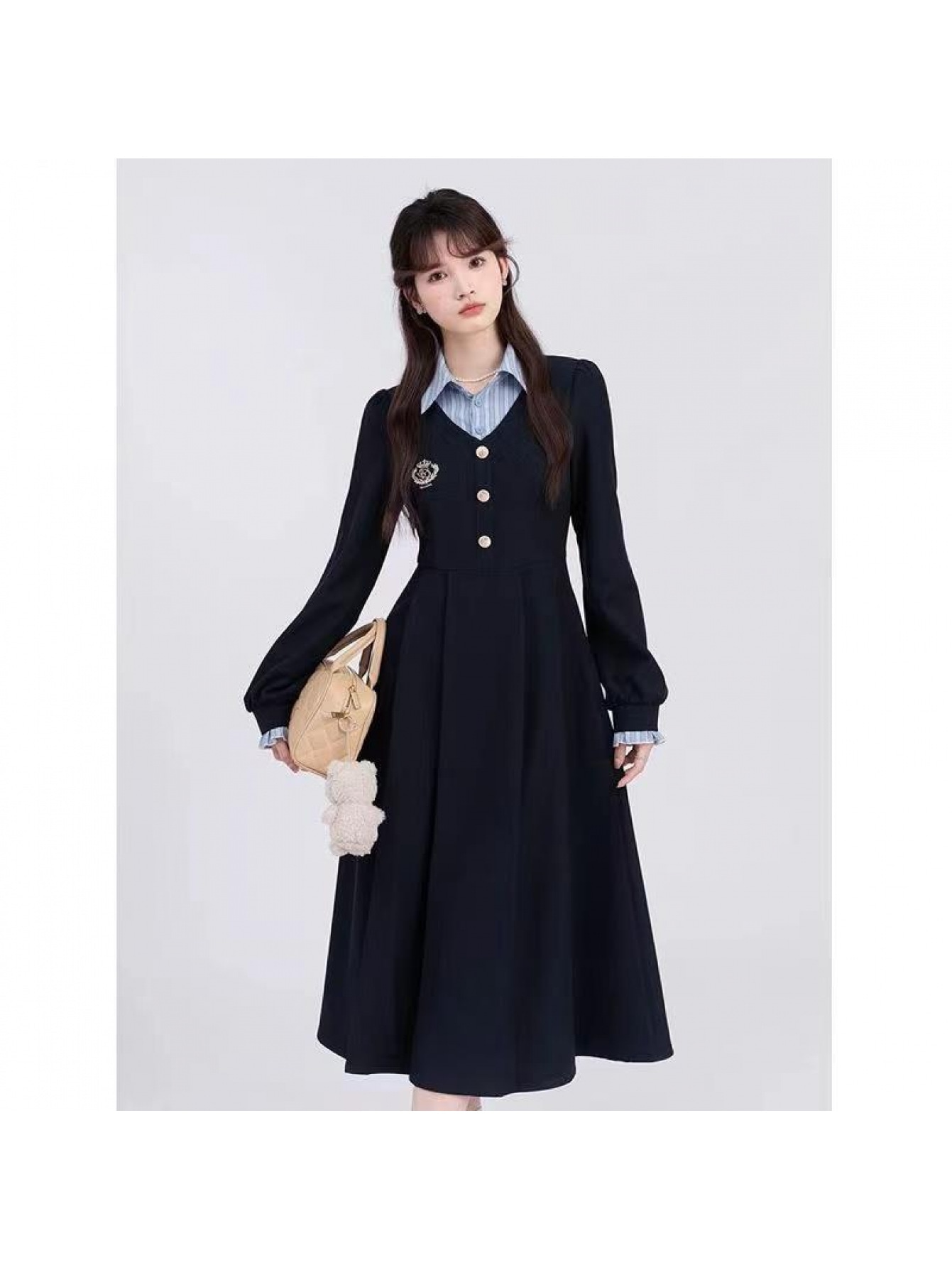 【全店通用25%OFFクーポン】【1枚で完成】重ね着風 ワンピース ロング レディース 大きいサイズ フェイクレイヤード シャツ襟 金ボタン 膝下 ミモレ丈 Aライン きれいめ 大人可愛い トラッド 学院風 長袖 ストライプ 切り替え 着痩せ 体型カ|大森麗萱