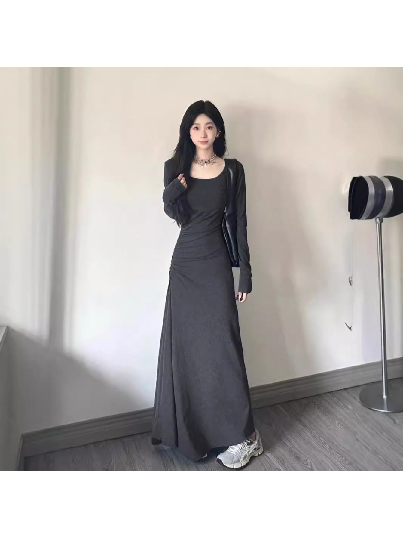 【全店30％OFF引き換え証】【美影ぼうし】 衣装 レディース 長袖 マキシ衣装 マキシ丈 ロング丈 A生産ライン ギャザー 酉の方角目じるし くびれ 着痩せ 細押し出し 体型押しかぶせる 脚長 伸ばすこと 伸縮性 ラウンドのど首 無地 薄墨色 成年者可愛