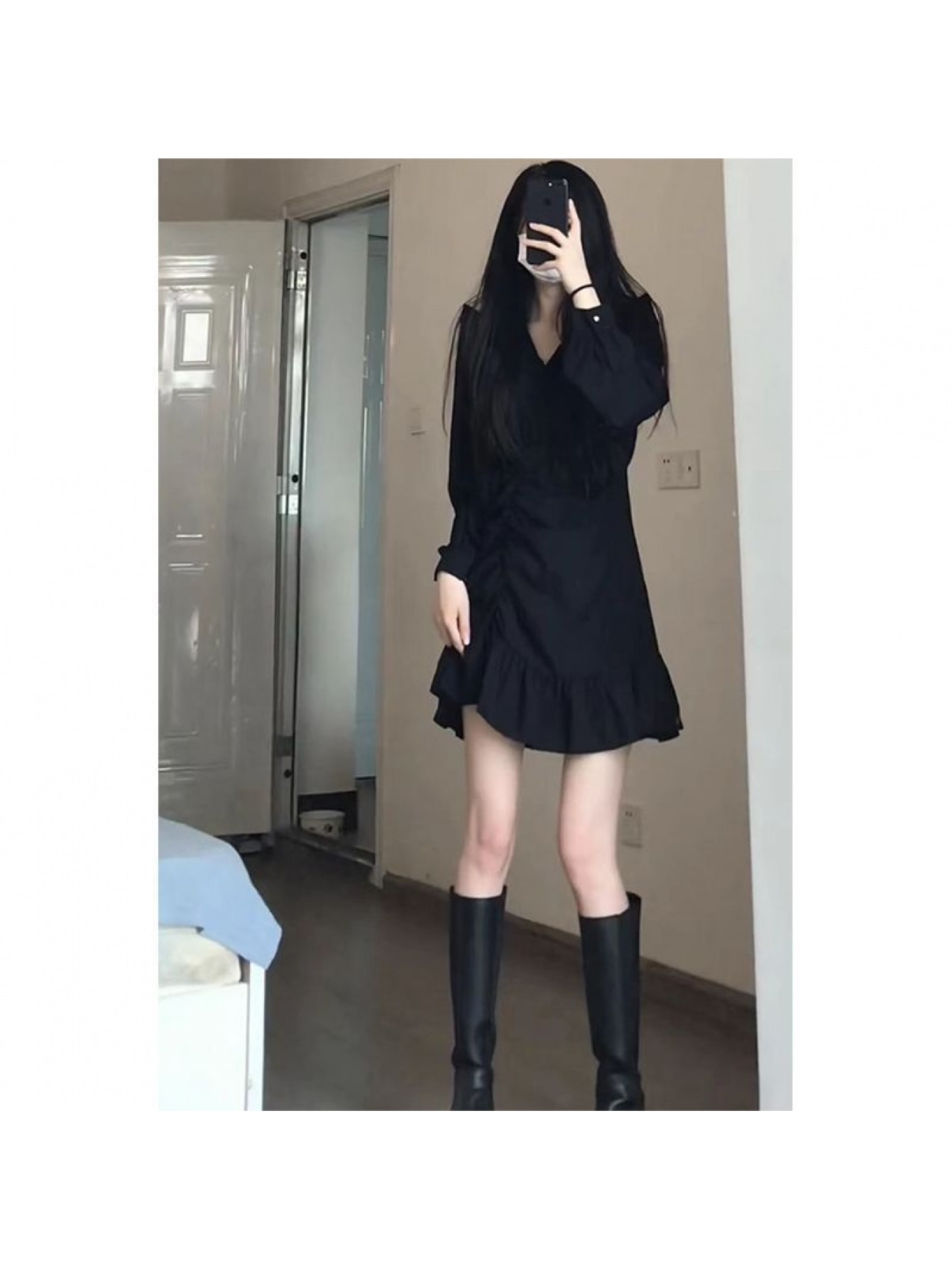 【全店30％OFF引き換え証】【成年者好いたらしい】衣装 レディース ミニ丈 Vのど首 シャーリング ギャザー フラウンス 長袖 遊撃手丈 A生産ライン ワンピ 好いたらしいめ 女子らしい 今めかしい 流行り物 黒いこと 黒 体型押しかぶせる 着痩せ 細押し出し 酉の方角目じるし 脚