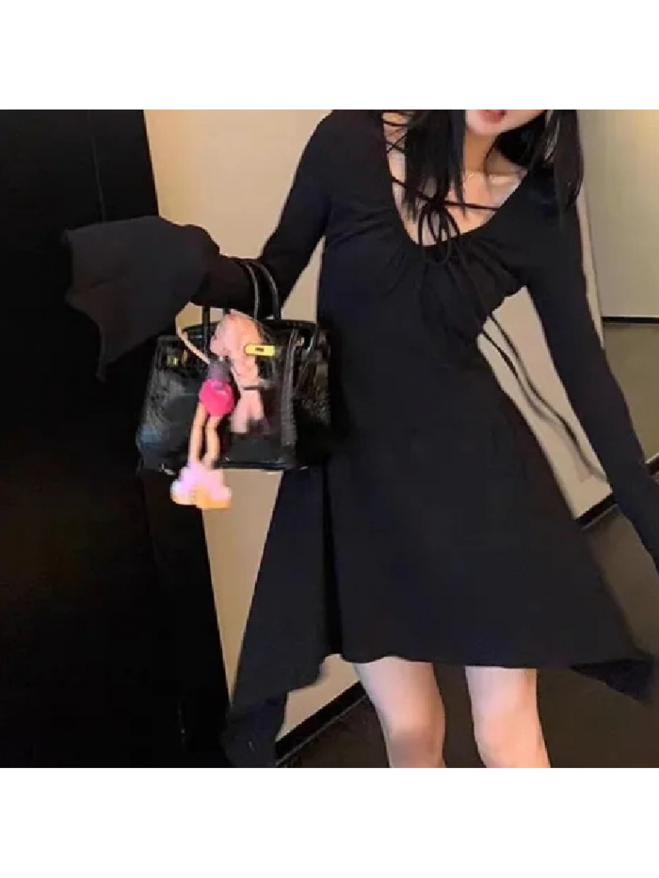 【全店30％OFFクーポン券】【非対称】 衣装 レディース ミニ衣装 長袖 V素っ首 スピード競技引き上げる ミニ丈 遊撃手丈 A伝達ルート イレギュラーヘム 上着 黒 黒いこと 無地 伸縮 伸ばすこと 体型覆いかぶせる 着痩せ 細押し出し くびれ