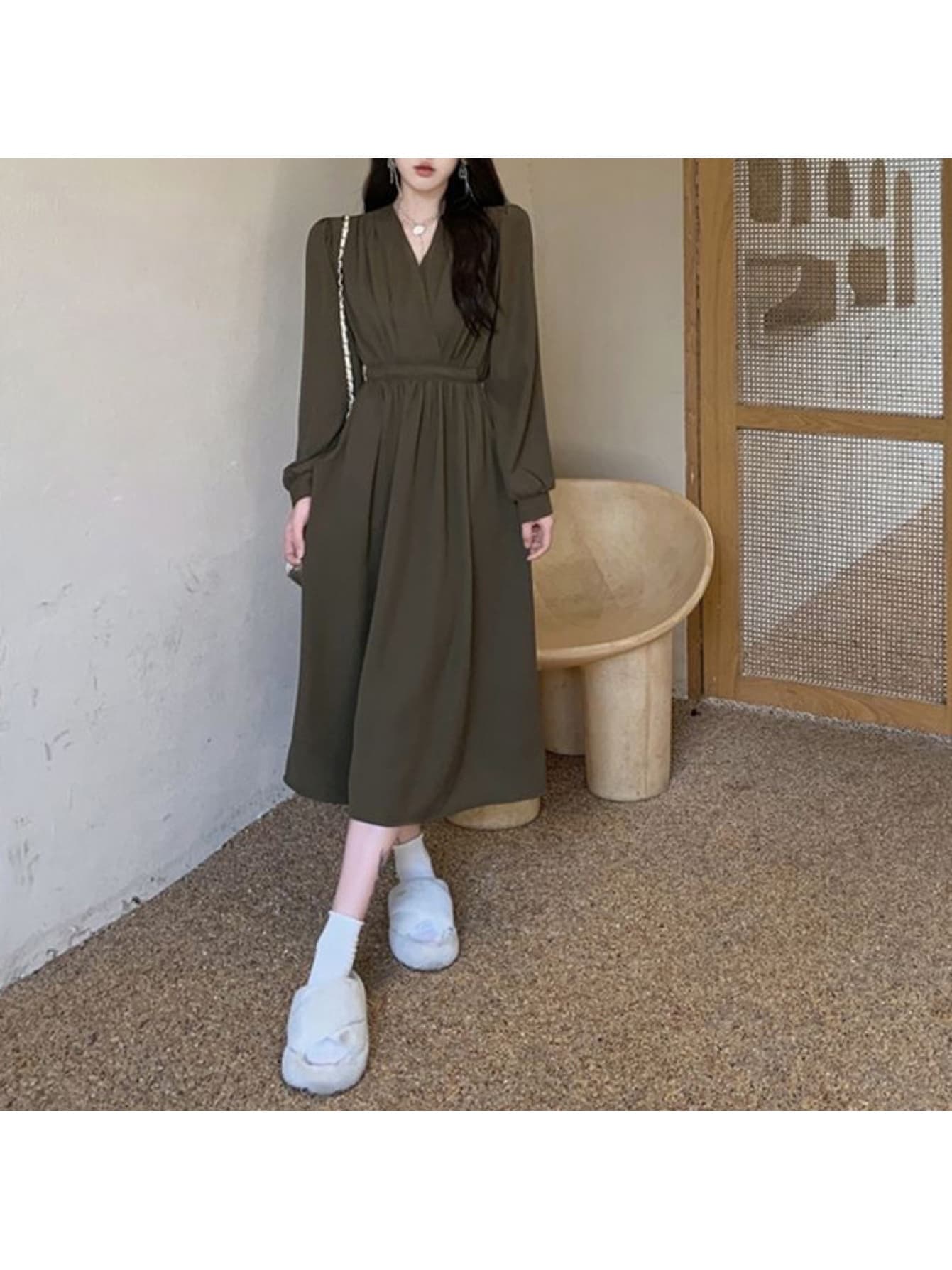 【全店30％OFF引き換え証】【成年者好いたらしいめ】 衣装 レディース ロング衣装 Vのど首 長袖 カシュクール 酉の方角目じるし A生産ライン ロング丈 ミモレ丈 膝下 マキシ ぽわん袖 音の大きさ袖 無地 レトロ 古典派音楽 執務室 通い OL