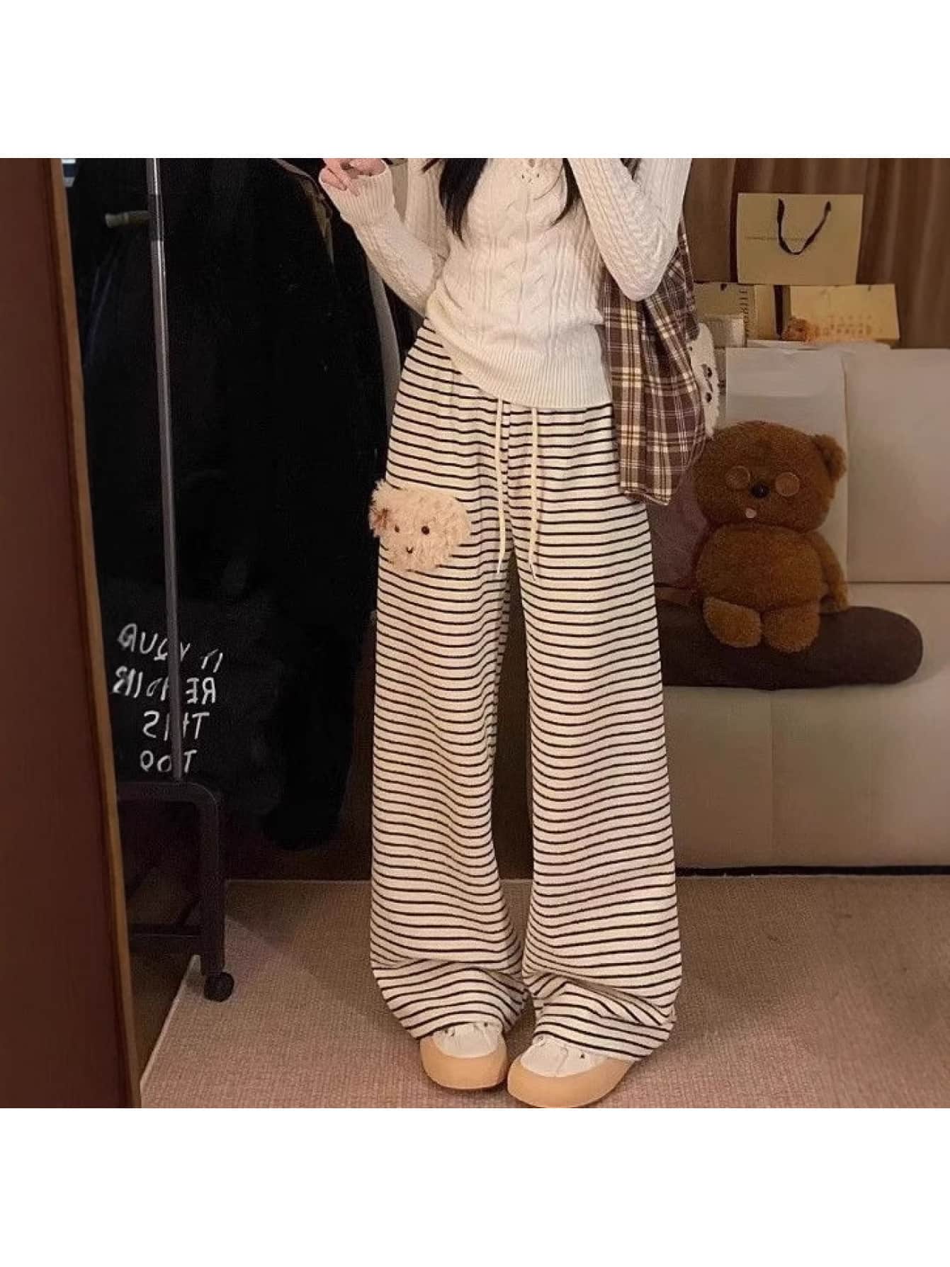 【全店30％OFF引き換え証があり】【あったか裏起毛】 広広としたズボン下 レディース 間借り人柄 しましま ぬいぐるみ付き添い人 スウェットパンツ イージーパンツ ズボン ボトムス 酉の方角天然ゴム 紐 朦々たる 生あたたかい 防寒 体型押しかぶせる 着痩せ ゆるかわ 韓国 お部屋