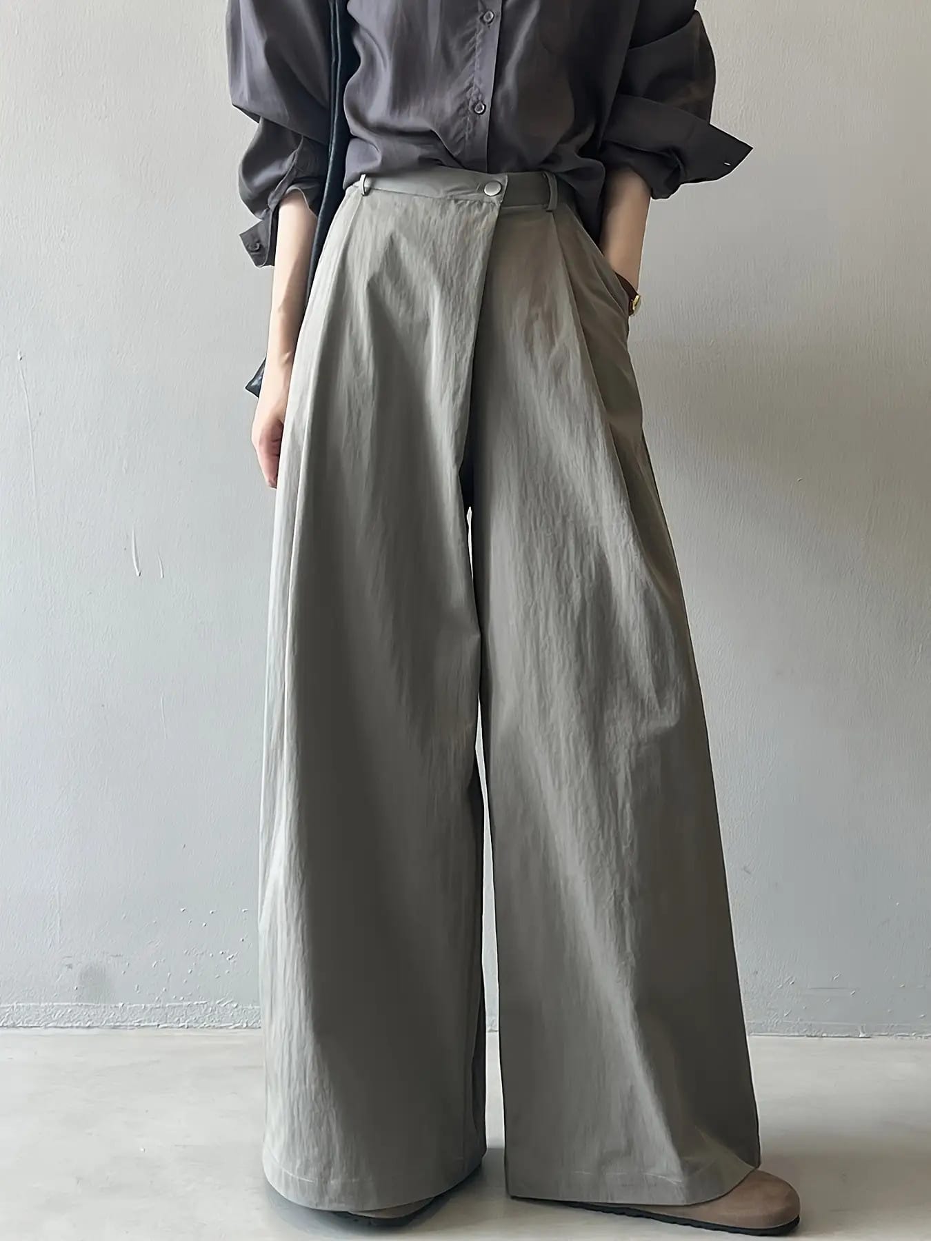 【全店30％OFF引き換え証があり】【体型押しかぶせる】 広広としたズボン下 レディース 御機嫌酉の方角 タックズボン下 ズボン ボトムス ロング スラックス バギーパンツ 引っ切り無い ゆったり 着痩せ 脚長成り行き 美脚 好いたらしいめ 心地よい 執務室 通い OL おっ母さん