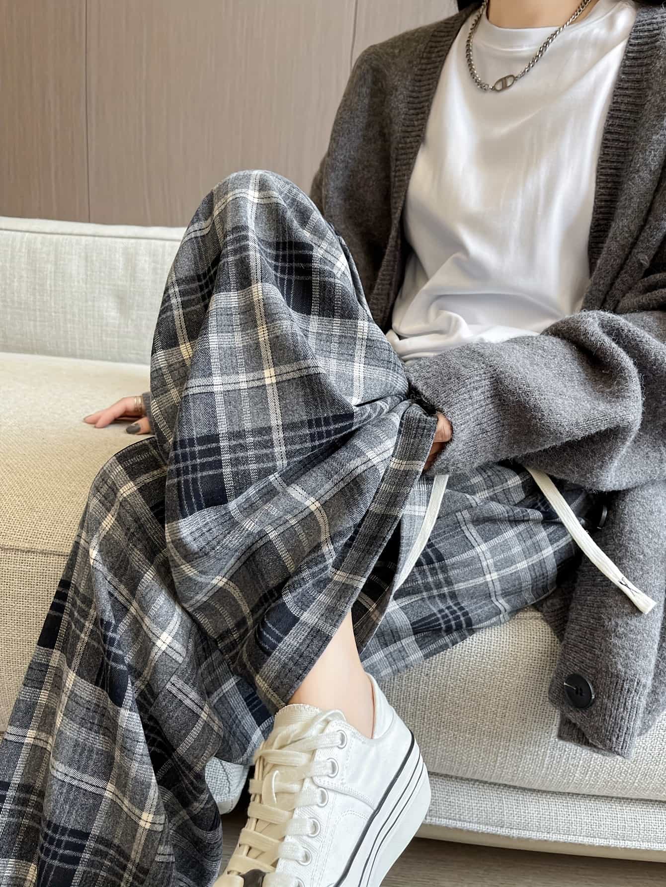 【全店30％OFF引き換え証があり】【ドロ同盟罷工遣りかた】チェックワイドパンツレディースチェック柄ボトムスズボンロングパンツハイウエストウエストゴムたわい無いゆったり体型押しかぶせる着痩せ脚長美脚タータンチェック秋冬春カジュアルキレイめ成年者好いたらしい執務室通いママコーデ