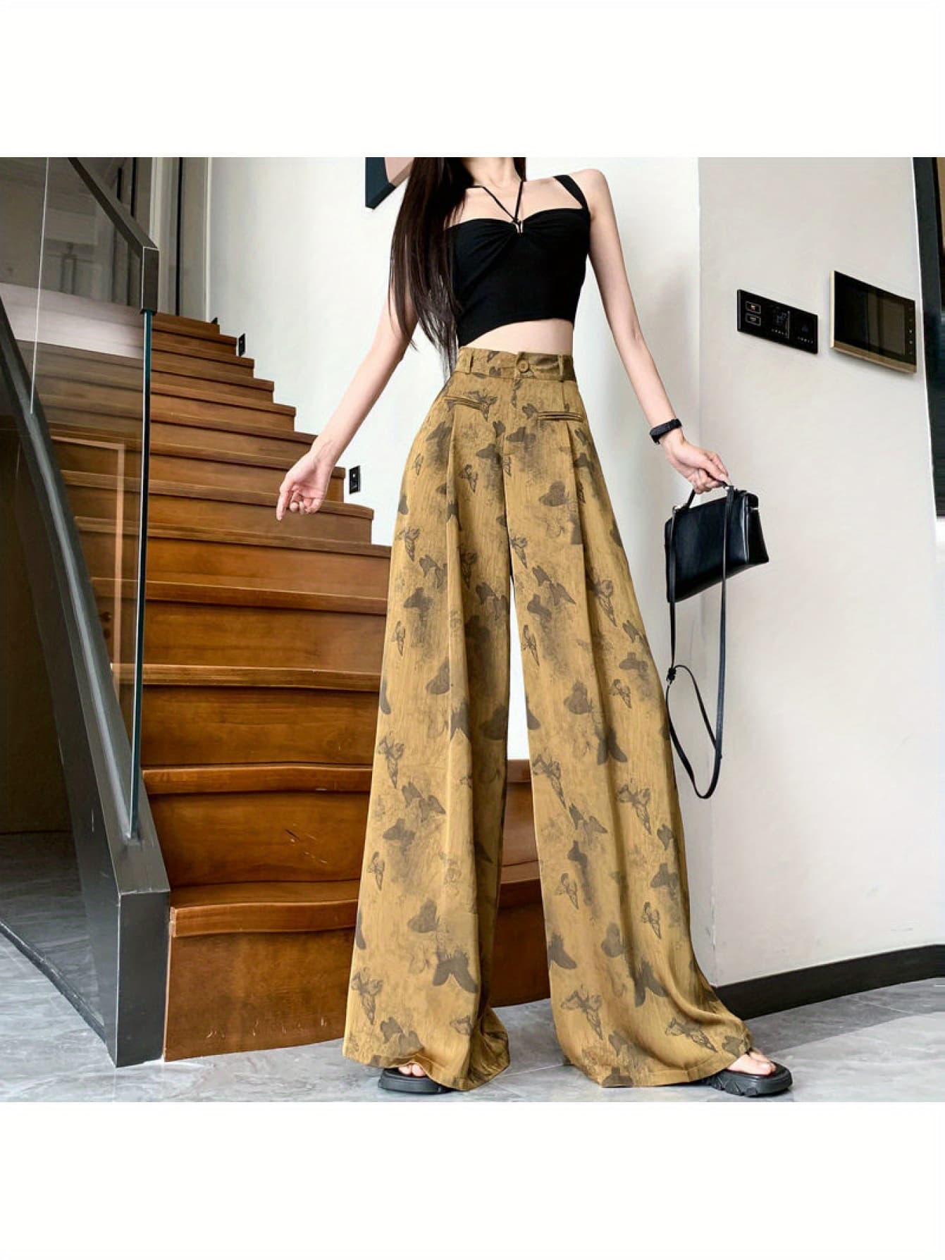【全店30％OFF引き換え証があり】【水墨画風?蝶柄】広広としたズボン下 レディース 好いたらしいめ 総柄 スラックス 御機嫌酉の方角 ロングズボン下 ズボン ボトムス タック とろみ 繻子風 光輝感 当たること冷感 冷やりとした 冷感原料品 薄っぺら 挙げ句の果て感 体型押しかぶせる 着痩せ 美