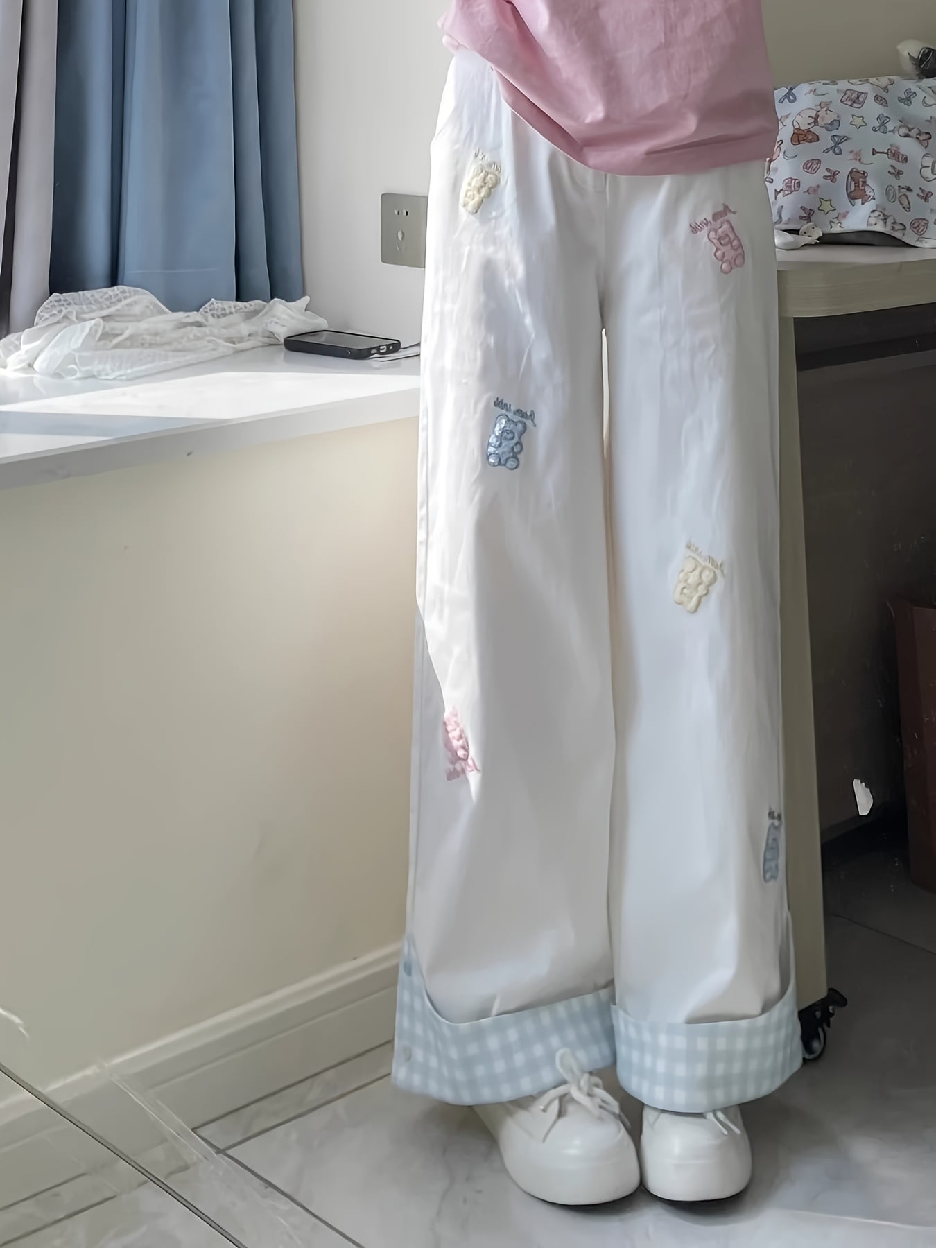 【全店30％OFF引き換え証があり】【成年者好いたらしい】 広広としたズボン下 レディース 熊 刺しゅう 読み合わせる柄 イージーパンツ ズボン ボトムス 御機嫌酉の方角 酉の方角天然ゴム ゆったり たわい無い 体型押しかぶせる 脚長 美脚 着痩せ ロングズボン下 長ズボン 心地よい ガ