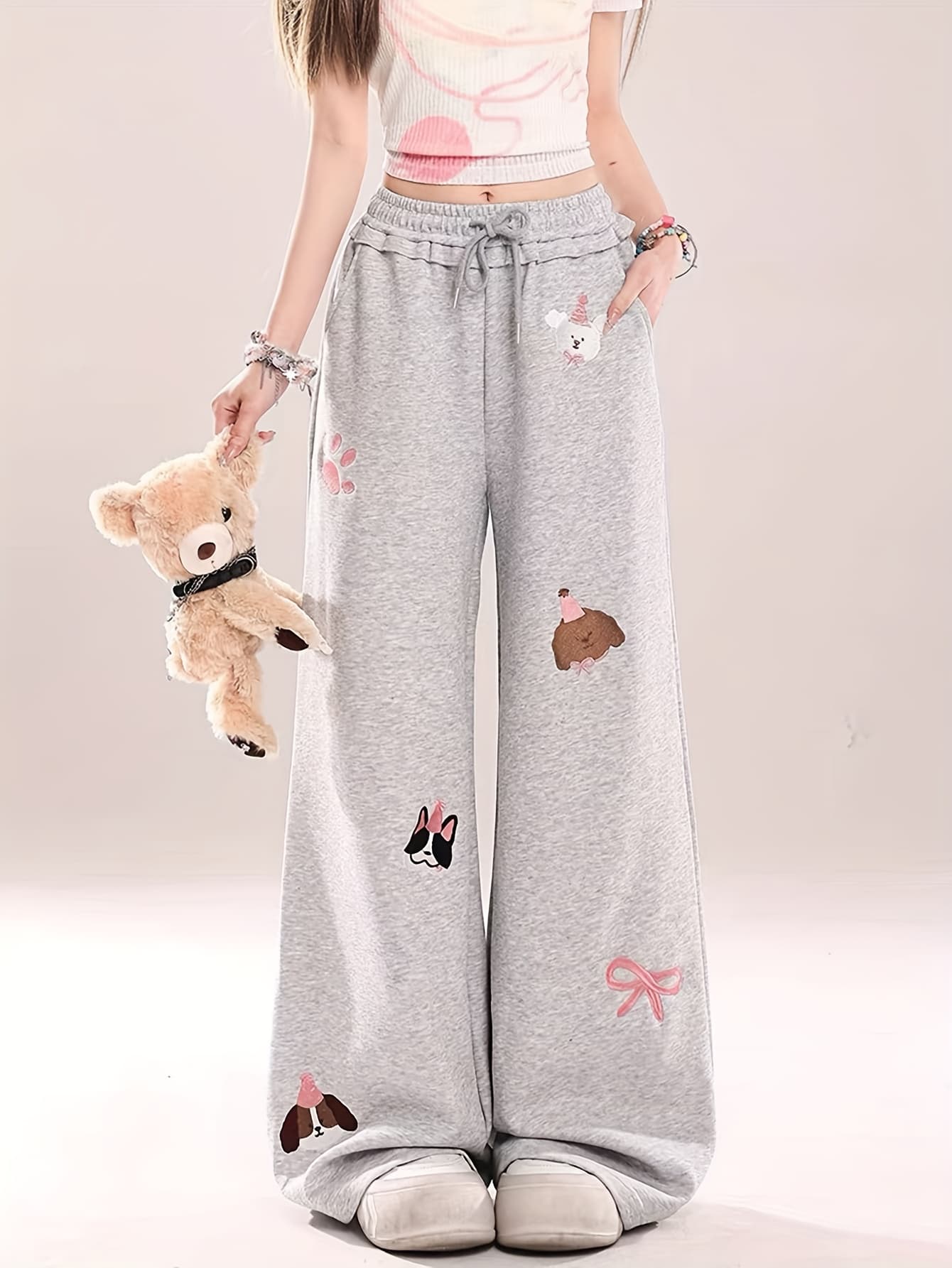 【全店30％OFF引き換え証】【犬刺しゅう】スウェットパンツ レディース 広広としたズボン下 ズボン ロングズボン下 イージーパンツ ボトムス 酉の方角天然ゴム ドロ同盟罷工 ゆったり 体型押しかぶせる 着痩せ 脚長 美脚 好いたらしい 仕掛地雷系 量産型 サブカル ガーリー 心地よい