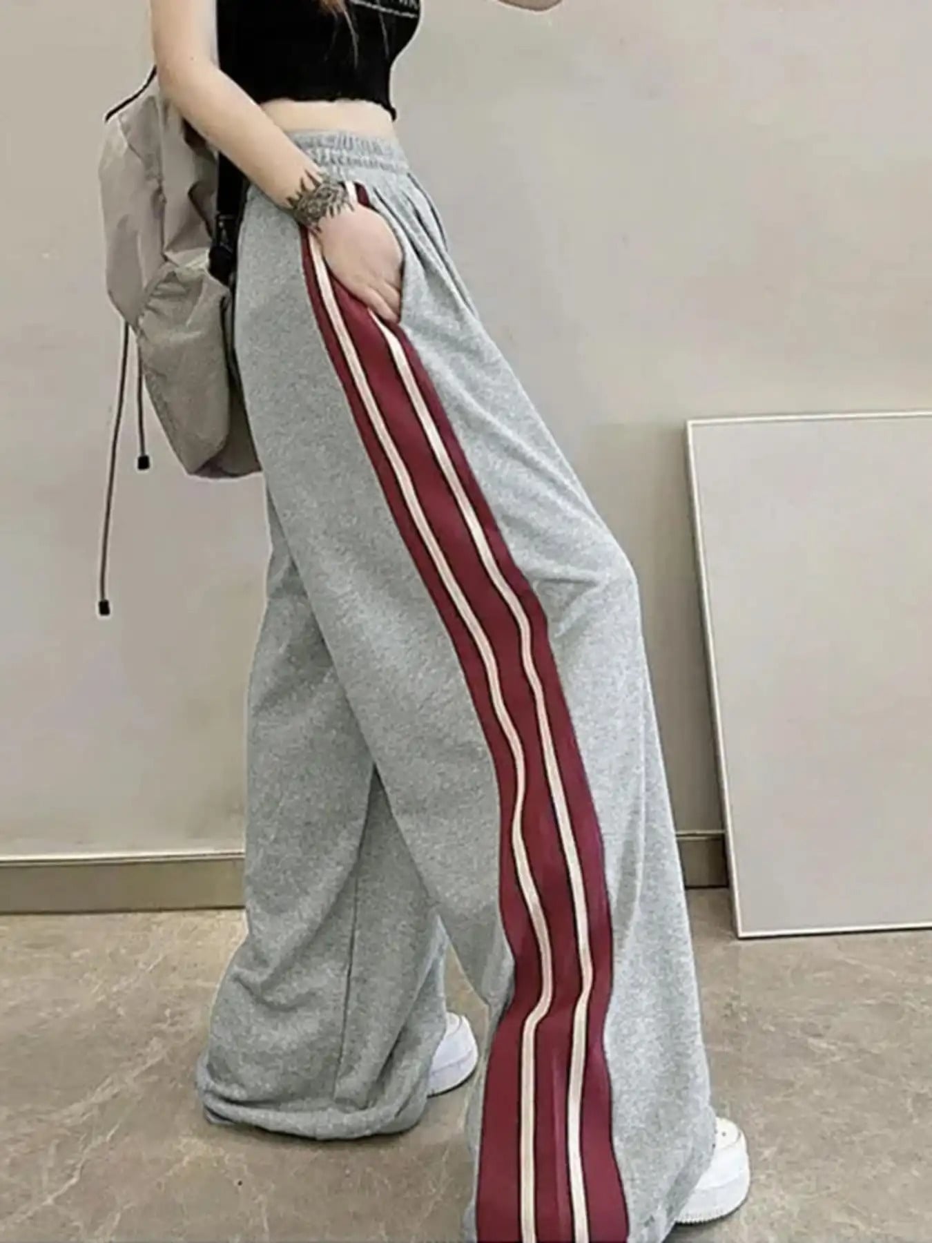 【全店通用25%OFFクーポン】【サイドライン】スウェットパンツ レディース ワイドパンツ トラックパンツ ジャージ 下 ズボン ボトムス ストレート バイカラー 配色 ウエストゴム ドロスト ゆったり 体型カバー 着痩せ 細見え 脚長 美脚 楽ちん|大森麗萱