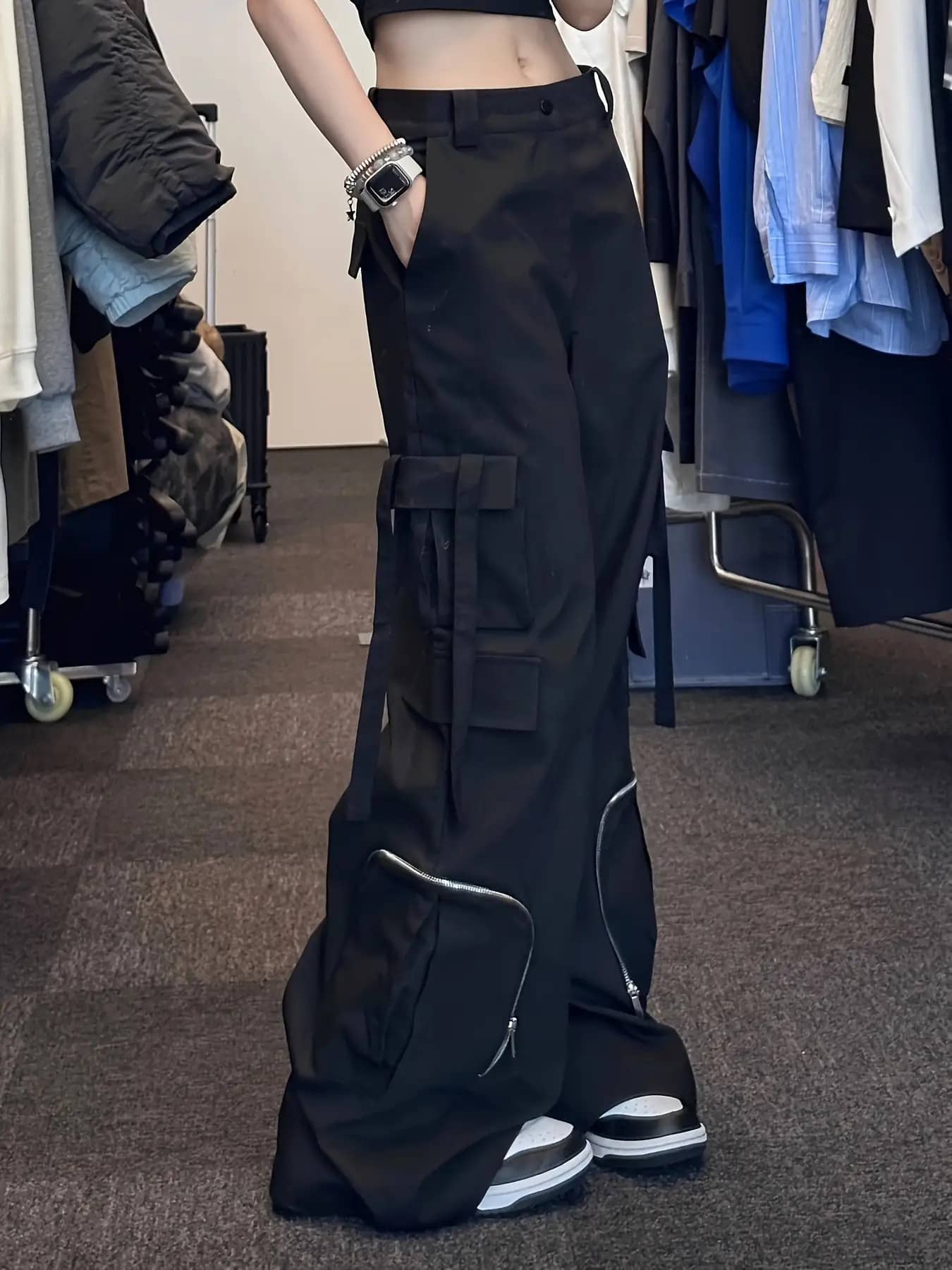 【全店30％OFF引き換え証】【表どおり系】カーゴパンツ 広広としたズボン下 レディース ボトムス ズボン 細工物ズボン下 多衣嚢 ジップ スナップボタン 御居処跳ねる 社交ダンス お召しもの 韓国 流行り物 個人的特徴的 御機嫌酉の方角 ロングズボン下 ゆったり 体型