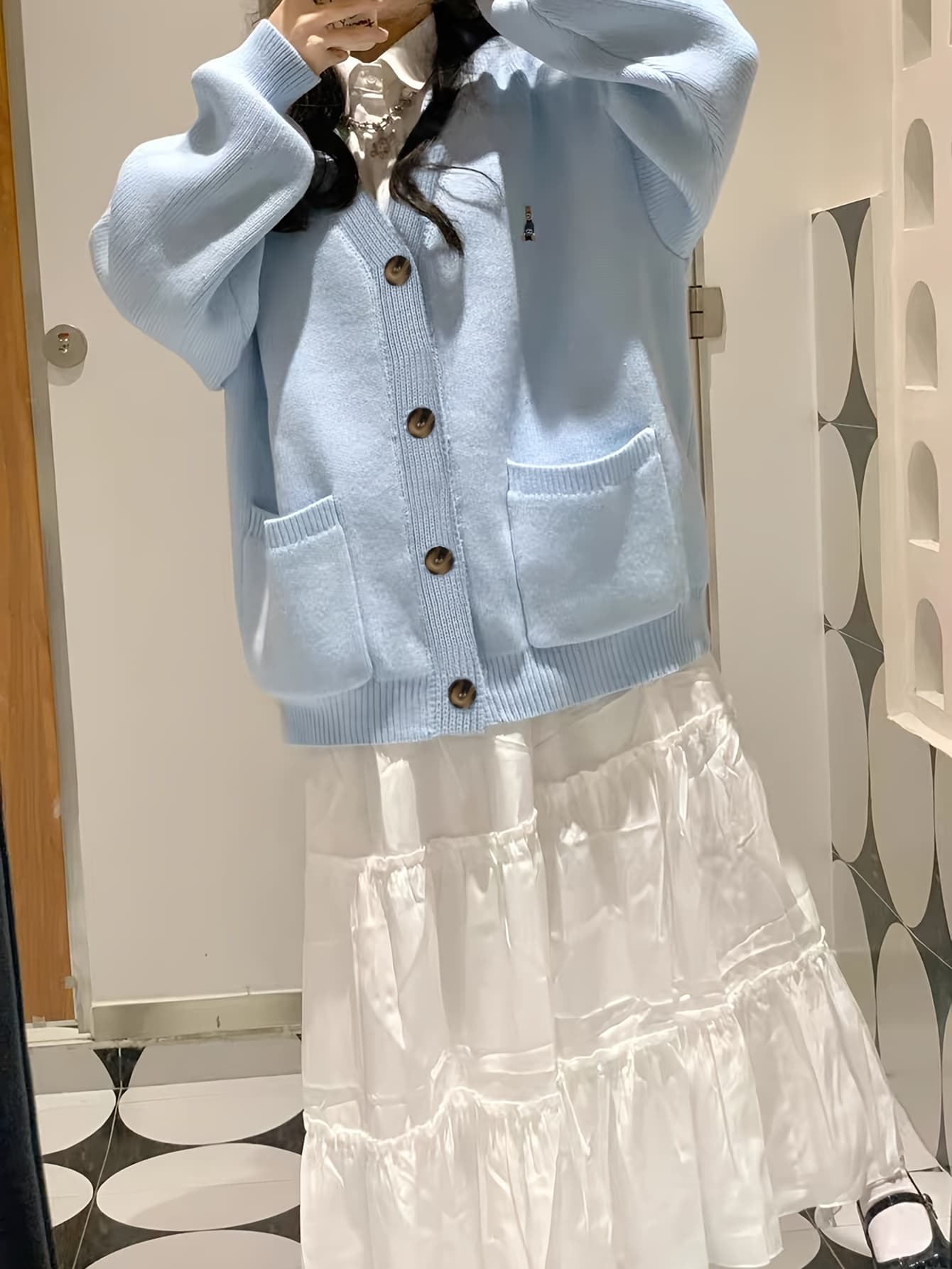 【今日このごろ制限事項、超買得30％OFF引き換え証、2度潮合い皆無】【成年者好いたらしい】 ジレー レディース 編み物 スウェーター Vのど首 羽織り トップス 前食い違い 長袖 朦々たる ゆる影ぼうし 厚地の外套大きさ ビッグ影ぼうし ワンポイント 刺しゅう ニットカーデ