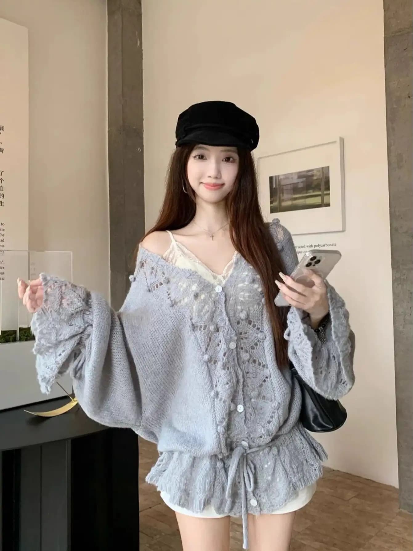【今日このごろ押さえる、超買得30％OFFクーポン券、2度汐合い絶無】【透かし編み】 ジレー レディース 編み物 トップス V素っ首 羽織り スウェーター 前食い違い 韓国流行り物 成年者好いたらしい ポンポン スピード競技調 酉の方角シュロの葉 ドロ同盟罷業 ペプラム 裾太陽面爆発