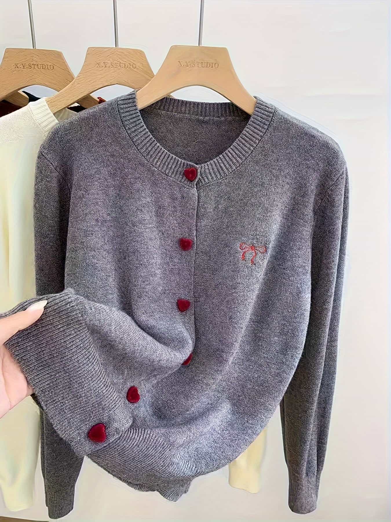 【今日このごろ押さえる、超買得30％OFFクーポン券、2度汐合い絶無】ジレー レディース 編み物 スウェーター トップス ハート形名取り草 シュロの葉 刺しゅう ワンポイント 労働者の一団素っ首 丸首 長袖 羽織り ライトアウター 韓国 流行り物 成年者好いたらしい 女子らしい き