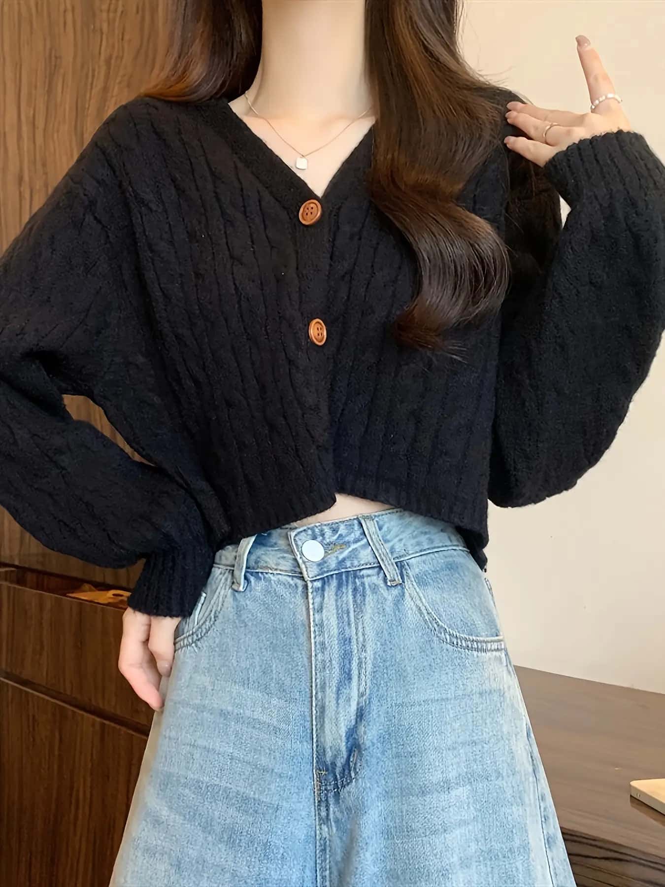 【全店通用25％OFFクーポン】【ショート丈】ニット カーディガン レディース ケーブル編み Vネック 羽織り セーター トップス ケーブルニット ショート ボリューム袖 バルーン袖 長袖 厚手 前開き ゆるニット ゆったり｜大森麗萱