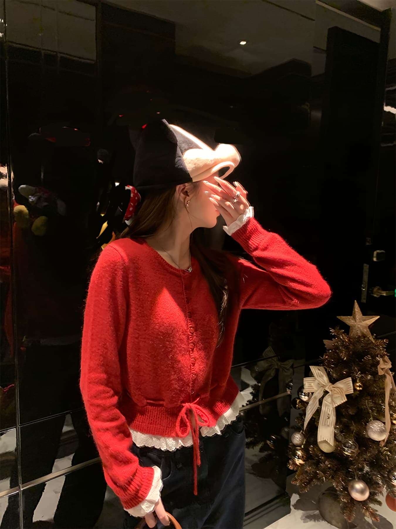 【全店通用25%OFFクーポン】【大人可愛い】カーディガン レディース ニット トップス 長袖 裾レース 切り替え レイヤード風 重ね着風 クルーネック セーター 羽織り ウエストリボン 赤 韓国 ファッション 洗える 体型|大森麗萱