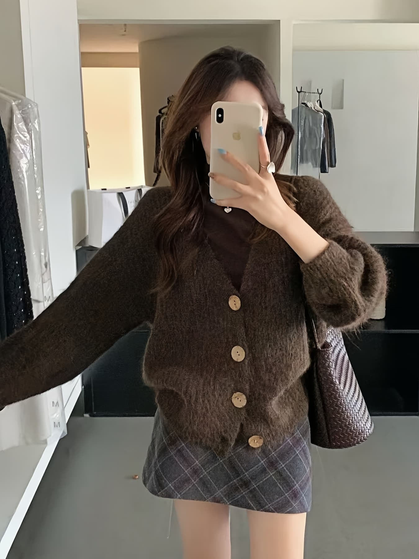 【全店通用25％OFFクーポン】【起毛感】カーディガン レディース Vネック ニット セーター 羽織り トップス 前開き 長袖 厚手 ボタン ゆったり ビッグシルエット 体型カバー 二の腕カバー 着痩せ 暖かい 防寒 シャギ｜大森麗萱