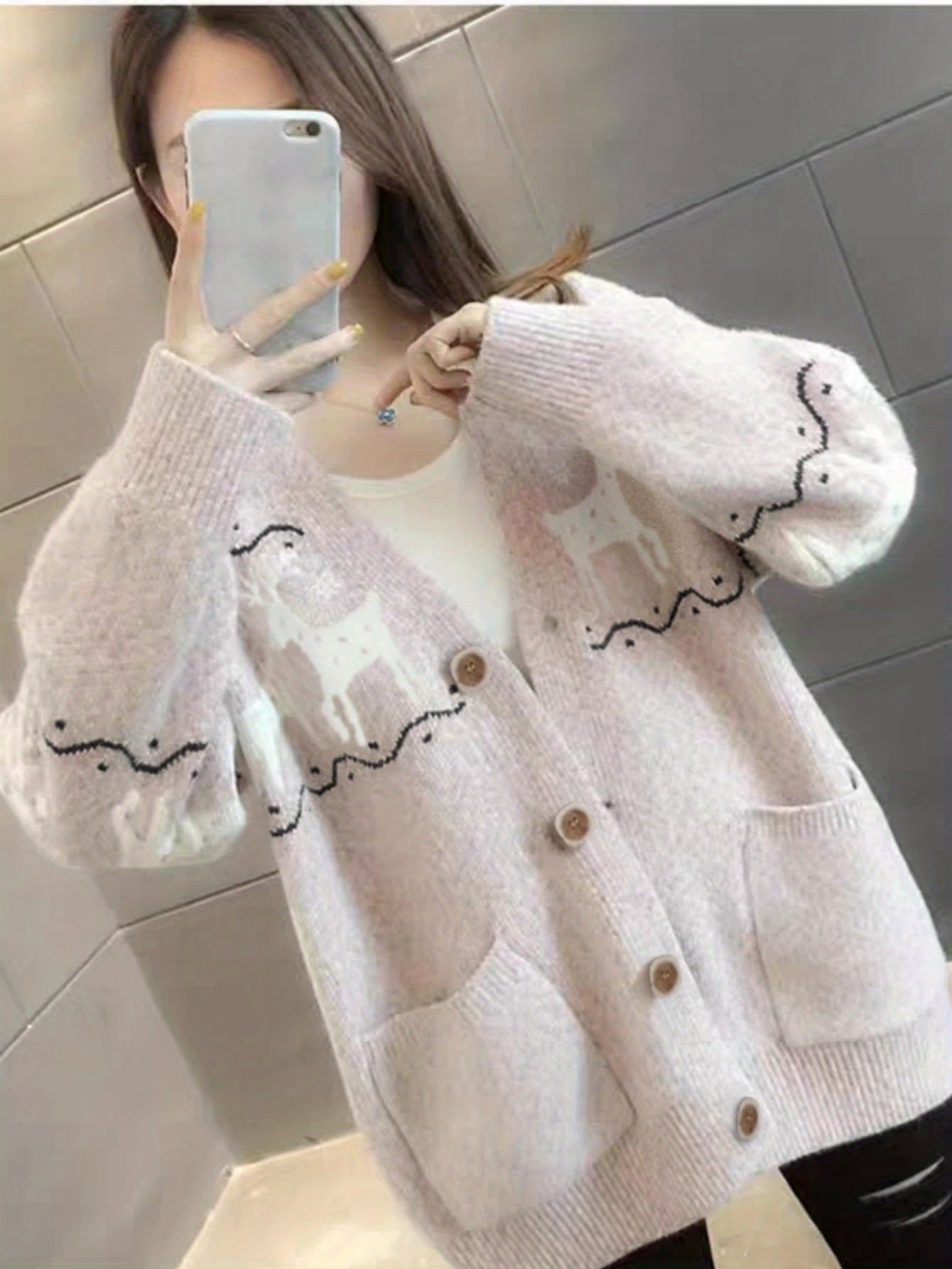 【全店通用25％OFFクーポン】【トナカイ柄】カーディガン レディース ニット セーター 羽織り 暖かい 厚手 モールニット ふわふわ もこもこ Vネック 前開き ボタン ポケット トップス 長袖 ゆるニット オーバーサイズ｜大森麗萱