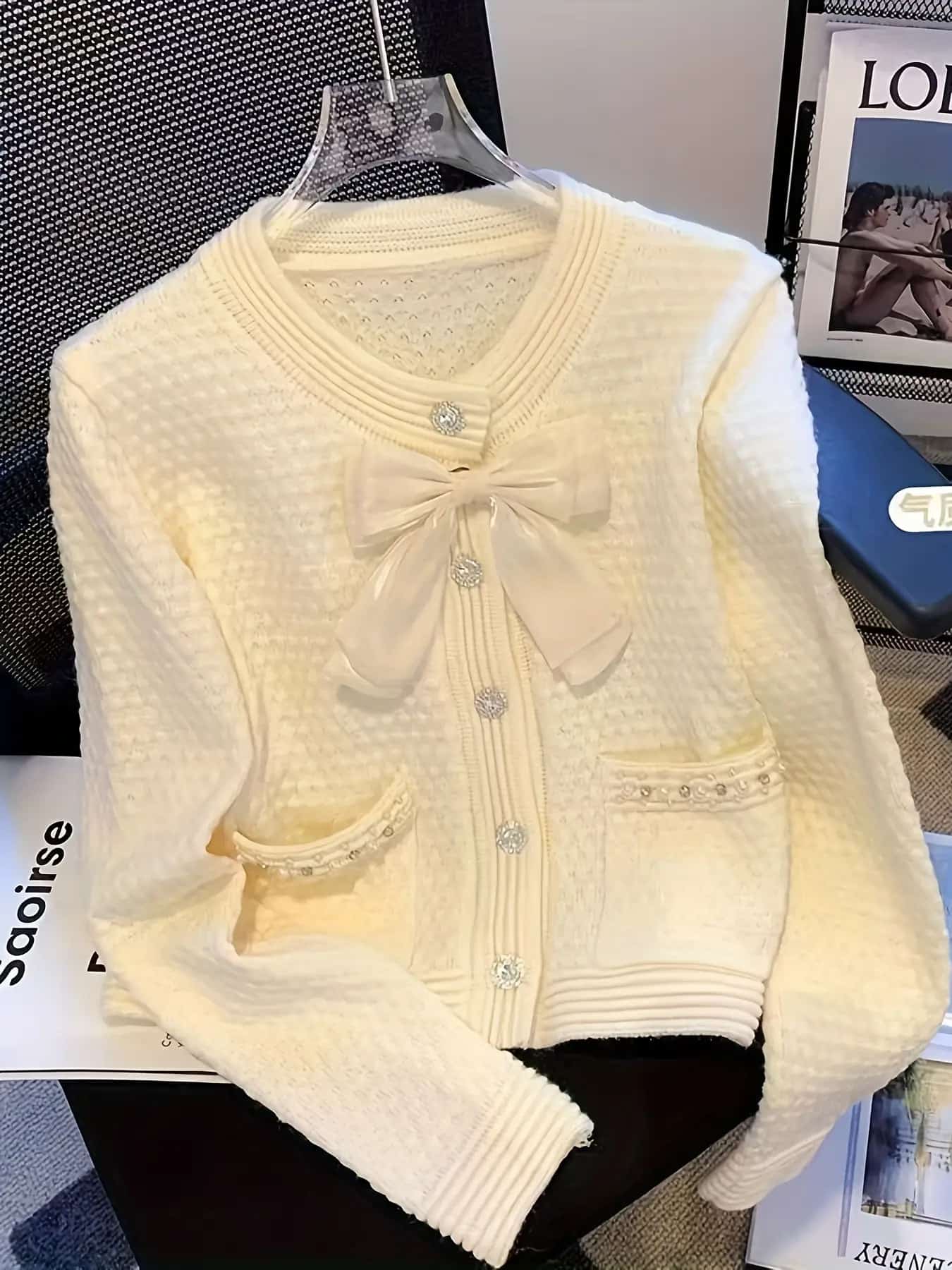 【全店30％OFF引き換え証があり】【ビッグシュロの葉】 ジレー レディース 編み物上衣 パール ビジュー 付き添い人 労働者の一団のど首 丸首 長袖 編み物 トップス 羽織り 前食い違い ツィード風 スウェーター 飾りつけ名取り草 好いたらしいめ 成年者好いたらしい 女子らしい 韓