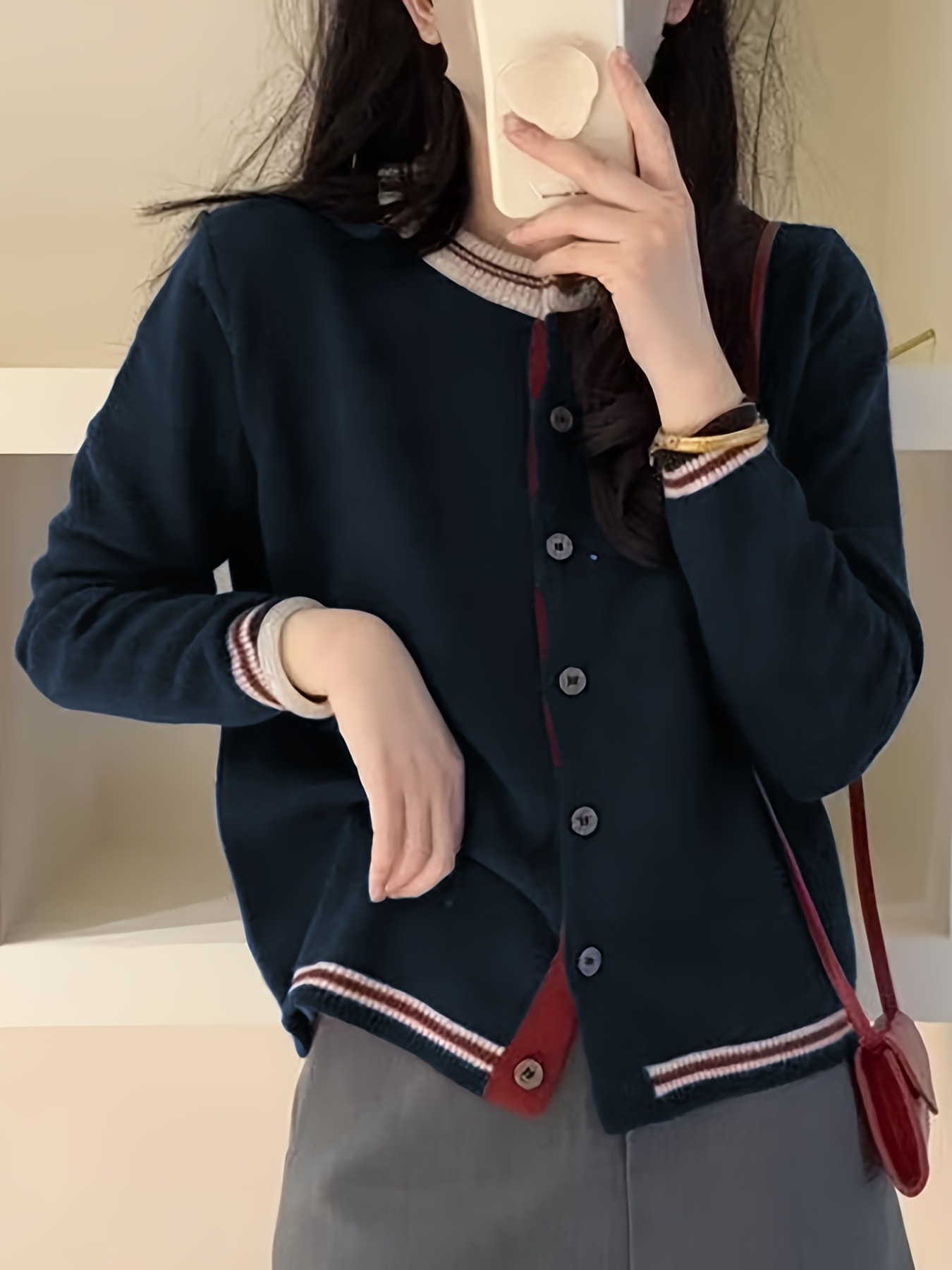 【全店30％OFF引き換え証があり】【レトロ好いたらしい】ジレー レディース 色彩設計 バイ色合い 編み物 スウェーター 労働者の一団のど首 丸首 前食い違い 羽織り 長袖 秋冬 秋服 冬服 春 2025 新作 30代 40代 50代 パステル色の 体型押しかぶせる 着痩せ 細見