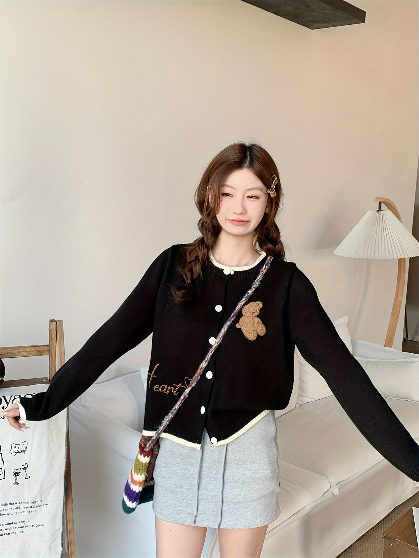 【全店30％OFF引き換え証があり】【熊刺しゅう】ジレー レディース 編み物 スウェーター トップス 長袖 労働者の一団のど首 丸首 バイ色合い 色彩設計 熊 ハート型 刺しゅう 羽織り 前食い違い 名取り草 心地よい 成年者好いたらしい 好いたらしいめ たわい無い 体型押しかぶせる 着痩せ 細