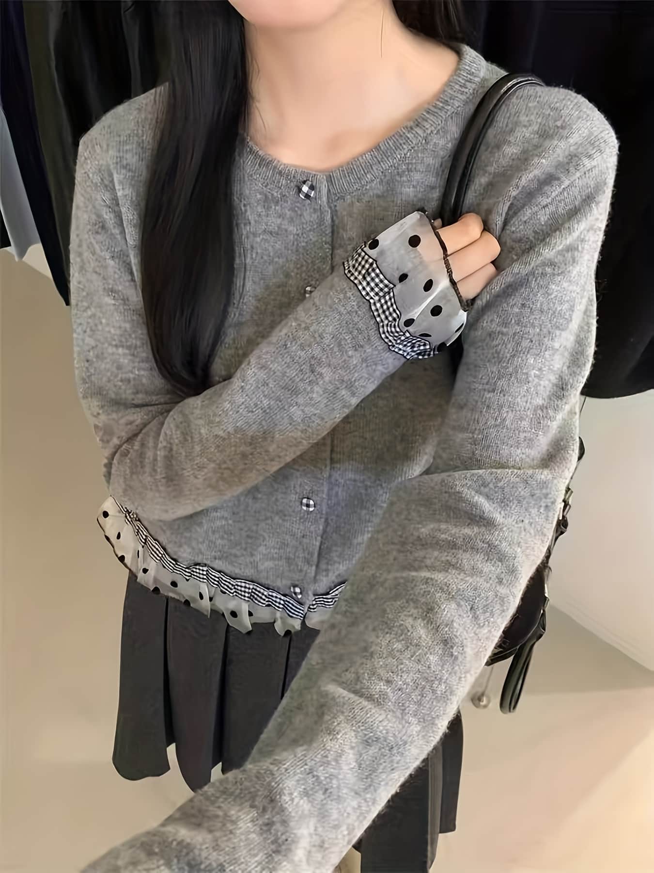 【全店30％OFF引き換え証があり】【重ね着風】ジレー レディース 編み物 トップス 点点柄 スピード競技 うつり変わり ギンガム読み合わせる 労働者の一団のど首 丸首 長袖 前食い違い 羽織り スウェーター 編み物ジレー 上衣 裾フラウンス 異原料品 うつり変わり デザイ