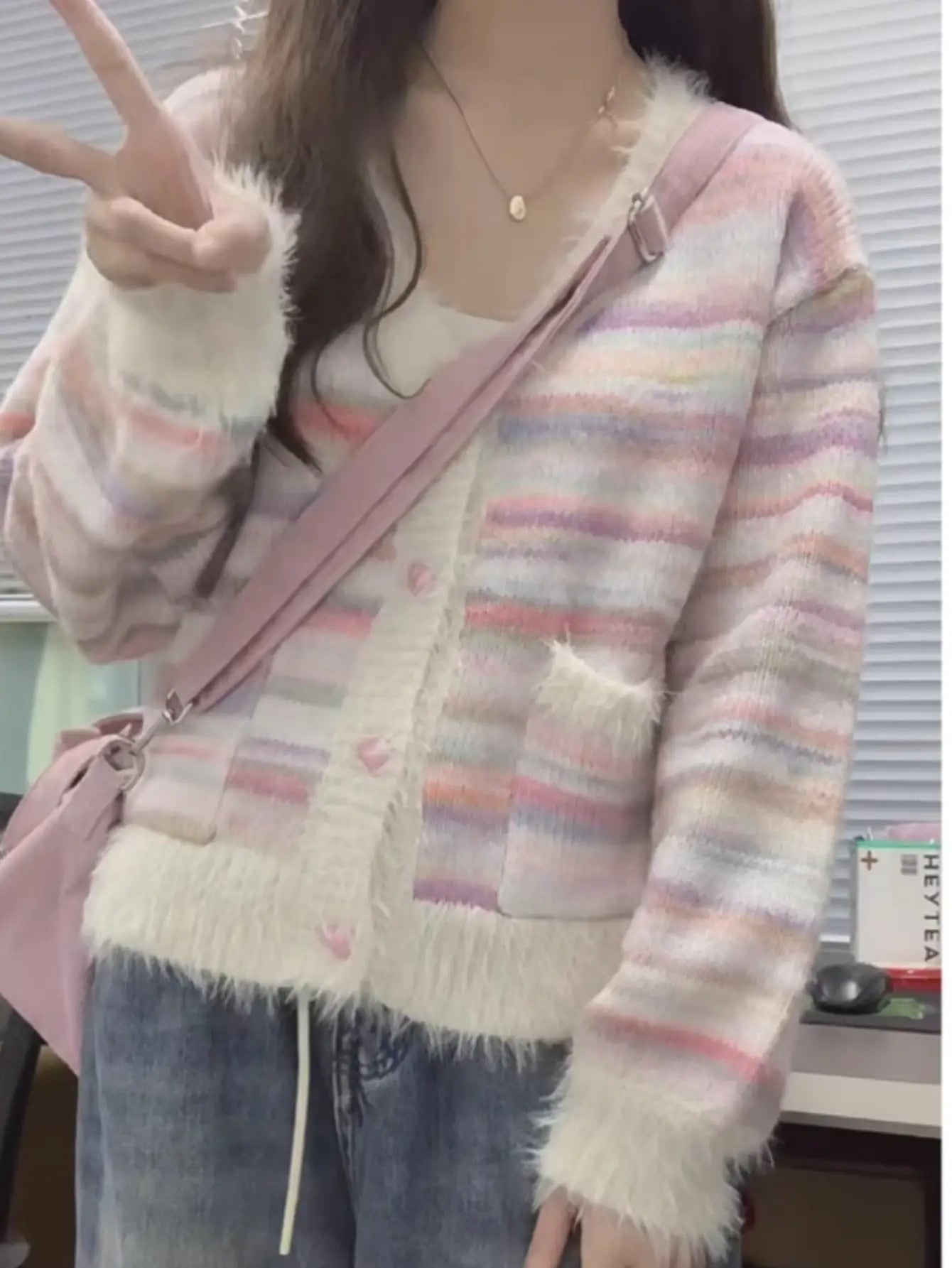 【全店30％OFF引き換え証があり】【ふわふわシャギー】 ジレー レディース 編み物 間借り人 虹霓 シャギーニット 鳥毛編み物 Vのど首 前食い違い 羽織り トップス スウェーター ゆる編み物 生あたたかい ゆったり 体型押しかぶせる 着痩せ 二の腕河馬