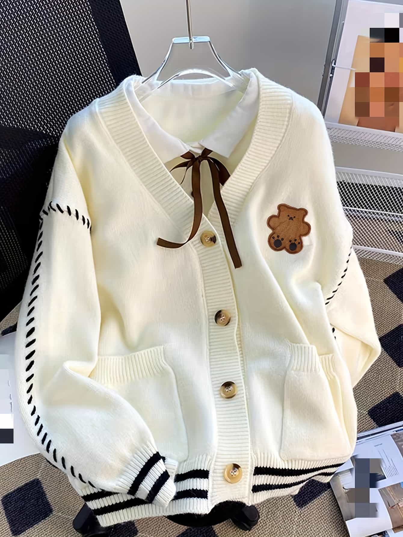 【全店30％OFF引き換え証があり】【熊刺しゅう】 ジレー レディース 編み物 Ｖのど首 羽織り トップス 熊 紋章 色彩設計 編み目 厚地の外套大きさ 落っこちる肩部 ゆったり ビッグ影ぼうし 体型押しかぶせる 着痩せ 長袖 前食い違い 名取り草 暖