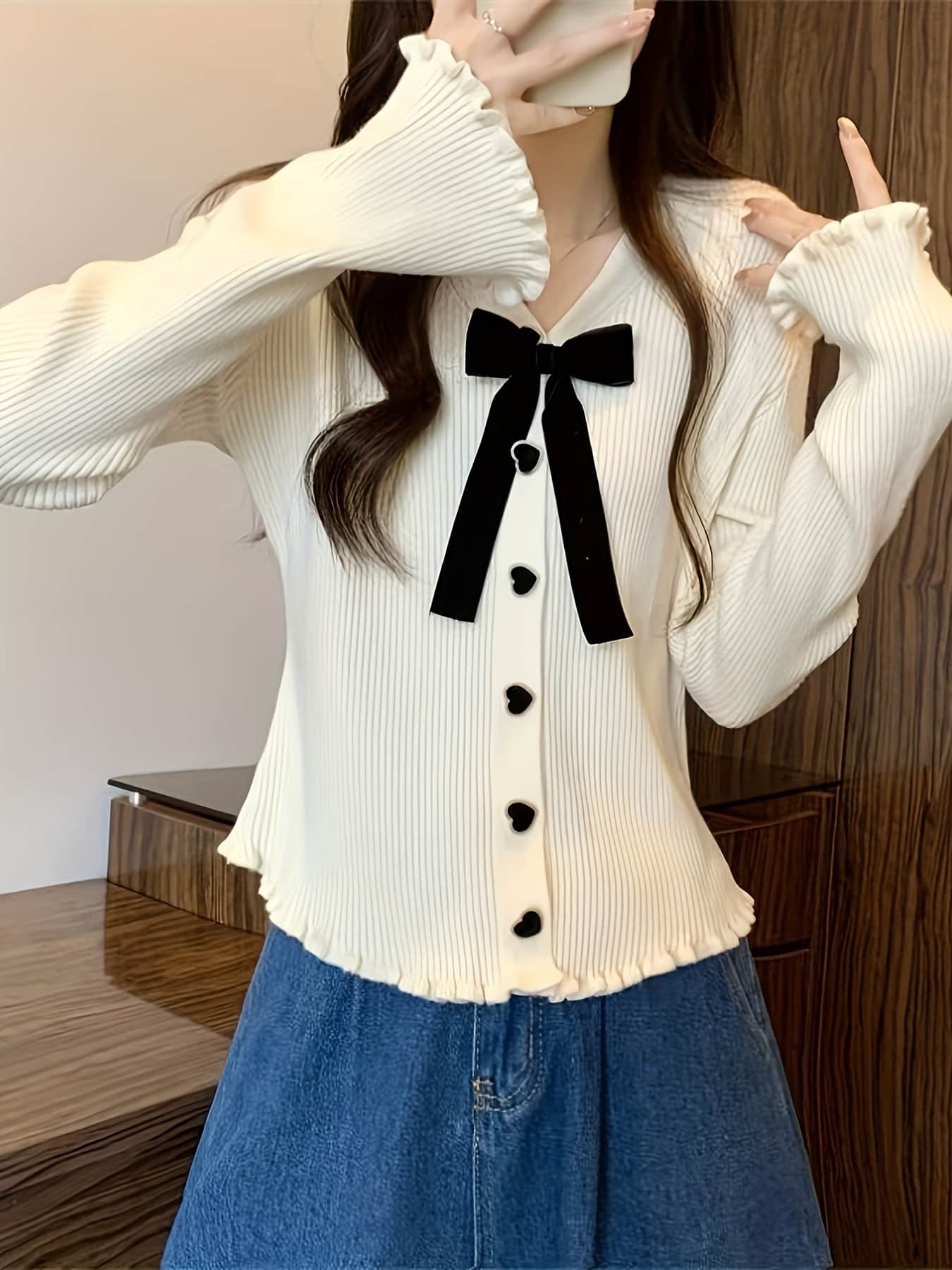 【全店30％OFFクーポンがあり】【2wayリボン】カーディガン レディース ニット トップス Vネック ハートボタン メロウ フリル 長袖 リブニット セーター 羽織り 前開き 韓国ファッション きれいめ 大人可愛い フェミニン 取り外し可能 体型｜大森麗萱