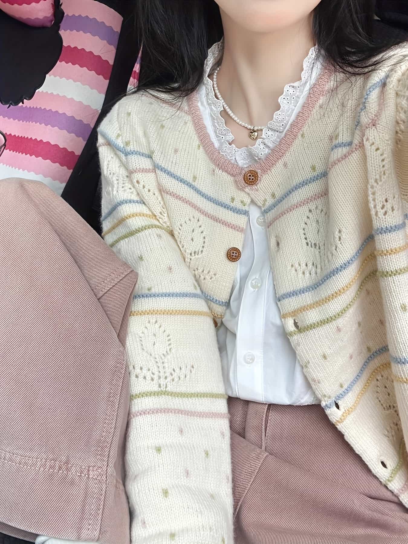 【全店30％OFF引き換え証があり】【成年者好いたらしい】ジレー レディース 編み物ジレー 長袖 間借り人柄 透かし編み 労働者の一団のど首 羽織り トップス 編み物 スウェーター 前食い違い 丸首 ラウンドのど首 心地よい 好いたらしいめ レトロ 女子らしい 体型