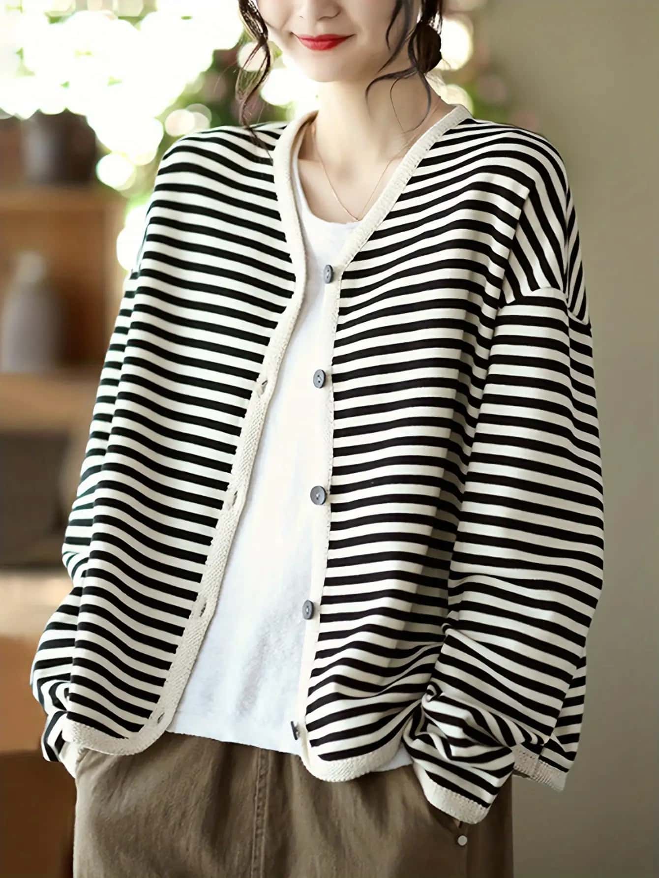 【全店30％OFF引き換え証があり】【間借り人柄】編み物 ジレー レディース Vのど首 スウェーター 前食い違い 羽織り トップス 長袖 ゆったり 色彩設計 間借り人ジレー しましま 一本調子 厚地の外套大きさ ビッグ影ぼうし 落っこちる肩部 ゆ
