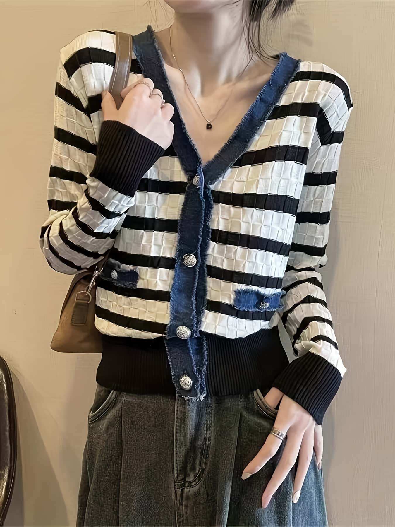 【全店30％OFF引き換え証があり】【異原料品青写真】編み物 ジレー レディース 秋冬 Vのど首 間借り人 ジーンズ うつり変わり 上衣 長袖 トップス 羽織り 前食い違い 縞模様 アウター スウェーター 心地よい 成年者好いたらしい 好いたらしいめ フリンジ