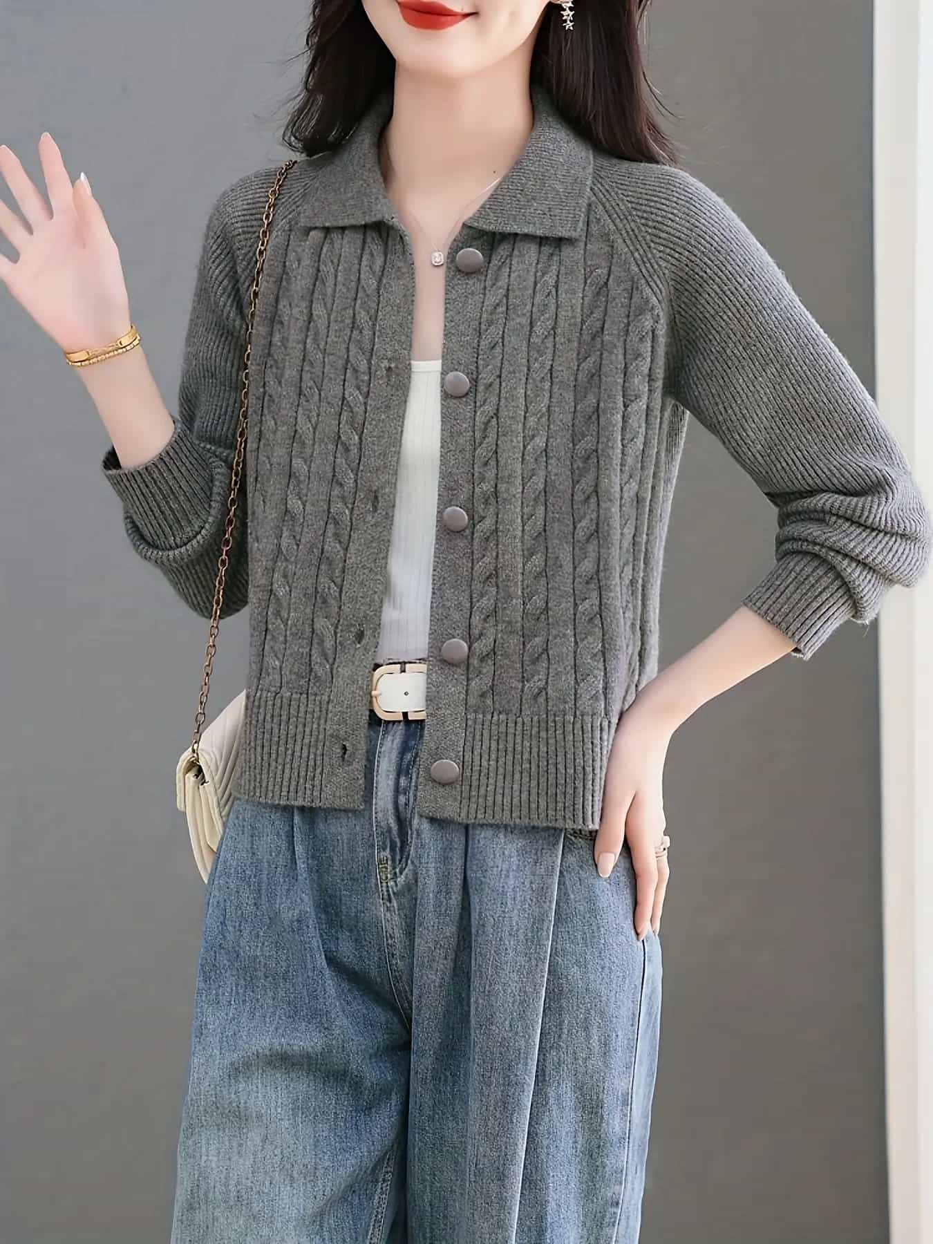 【全店30％OFFクーポンがあり】【襟付き】 ニットカーディガン ケーブル編み レディース セーター 羽織り 前開き ボタン 2025 秋冬 新作 長袖 トップス カーデ 無地 きれいめ 大人可愛い 韓国 ファッション オフィスカジュアル 通勤 OL｜大森麗萱