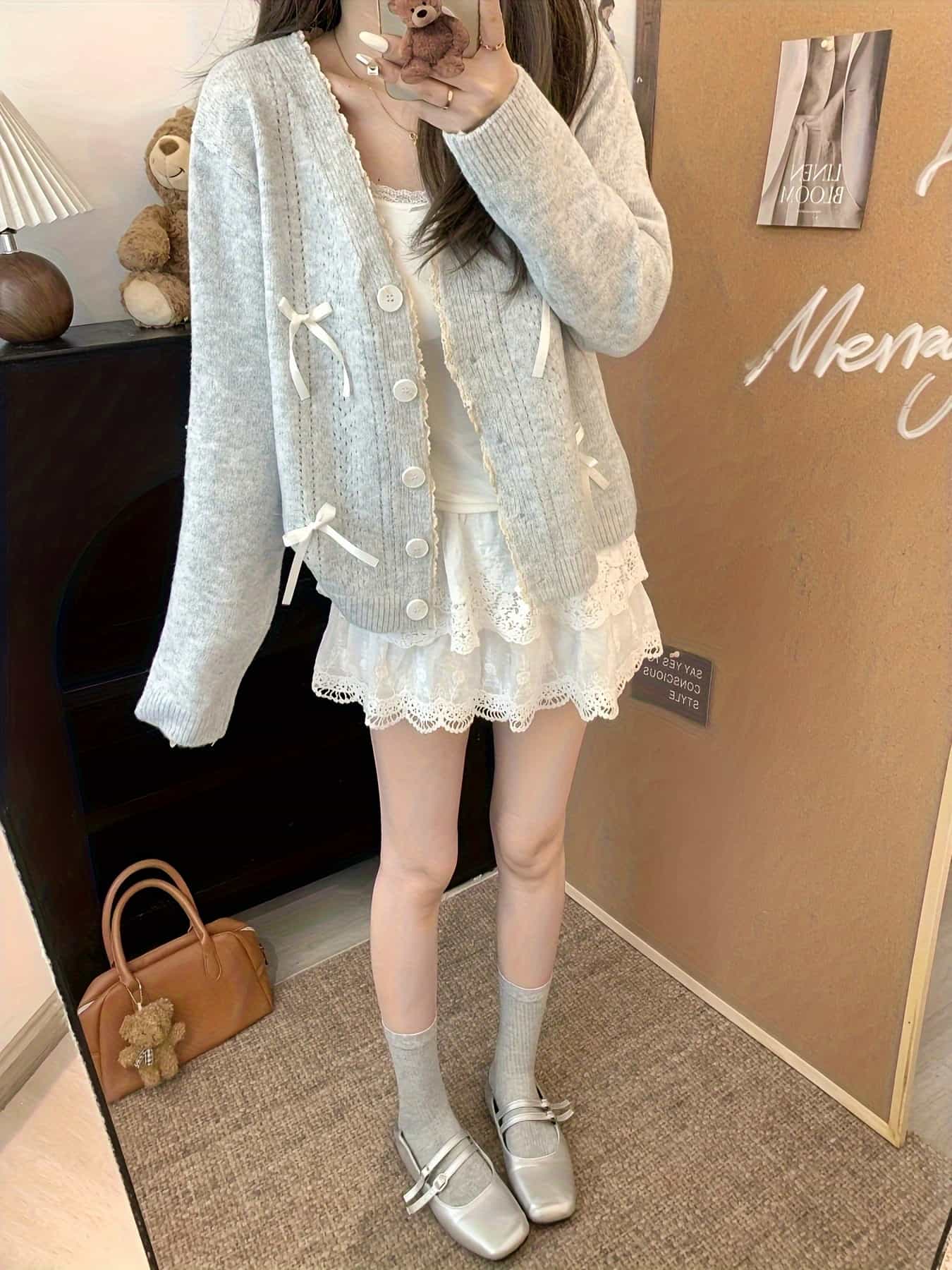 【全店30％OFF引き換え証があり】【成年者好いたらしい】ジレー レディース 編み物 長袖 Vのど首 トップス 羽織り 編み物ジレー スウェーター 前食い違い 名取り草 シュロの葉 スピード競技 韓国流行り物 女子らしい ガーリー 好いたらしいめ ゆったり 体型押しかぶせる