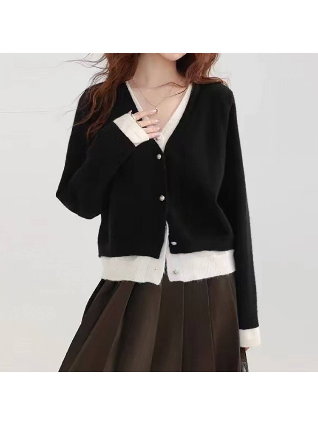 【全店30％OFF引き換え証があり】【重ね着風】ジレー レディース 編み物 フェイクレイヤード バイ色合い 色彩設計 Ｖのど首 長袖 羽織り トップス スウェーター 事務服 執務室 通い ＯＬ 心地よい 好いたらしいめ 体型押しかぶせる 着痩せ 細押し出し 二の腕カ