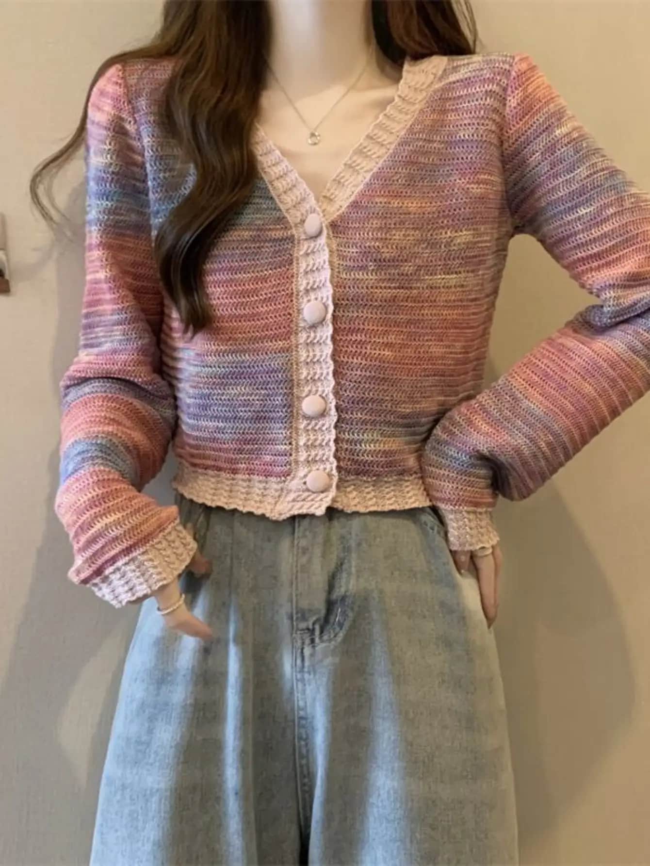 【全店30％OFF引き換え証があり】【グラデーション】 ジレー レディース 編み物 羽織り Vのど首 スウェーター トップス 前食い違い 名取り草 マルチ色合い 間借り人 タイダイ風 色彩設計 遊撃手丈 クロップド丈 抜き襟 脚長成り行き 表現スタイル引きあげる 着痩せ