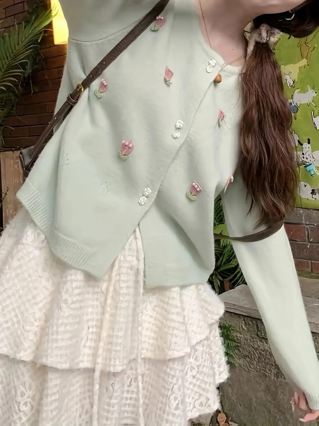 【全店30％OFF引き換え証があり】【チューリップ刺しゅう】ジレー レディース 労働者の一団のど首 編み物 羽織り 長袖 丸首 花柄 立体 3D 成年者好いたらしい 女子らしい ガーリー レトロ 韓国流行り物 ゆる編み物 ゆったり 体型押しかぶせる 割れ易い押し出し 着痩せ