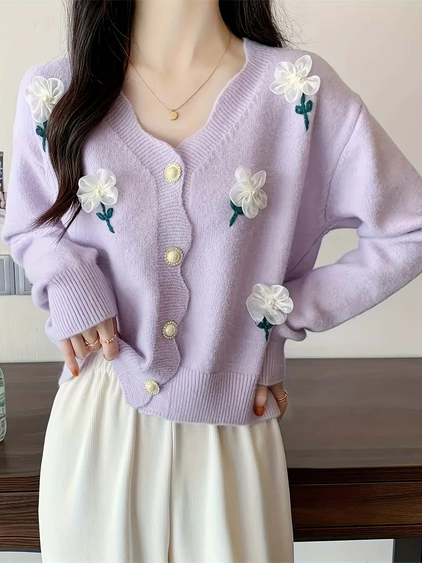 【全店30％OFF引き換え証があり】【立体御花】 ジレー レディース 編み物 Vのど首 パール名取り草 花柄 刺しゅう スカロップ 羽織り トップス 長袖 ゆる編み物 前食い違い 釦 スウェーター パステル色の 生あたたかい 体型押しかぶせる 二の腕押しかぶせる 着痩せ ゆった