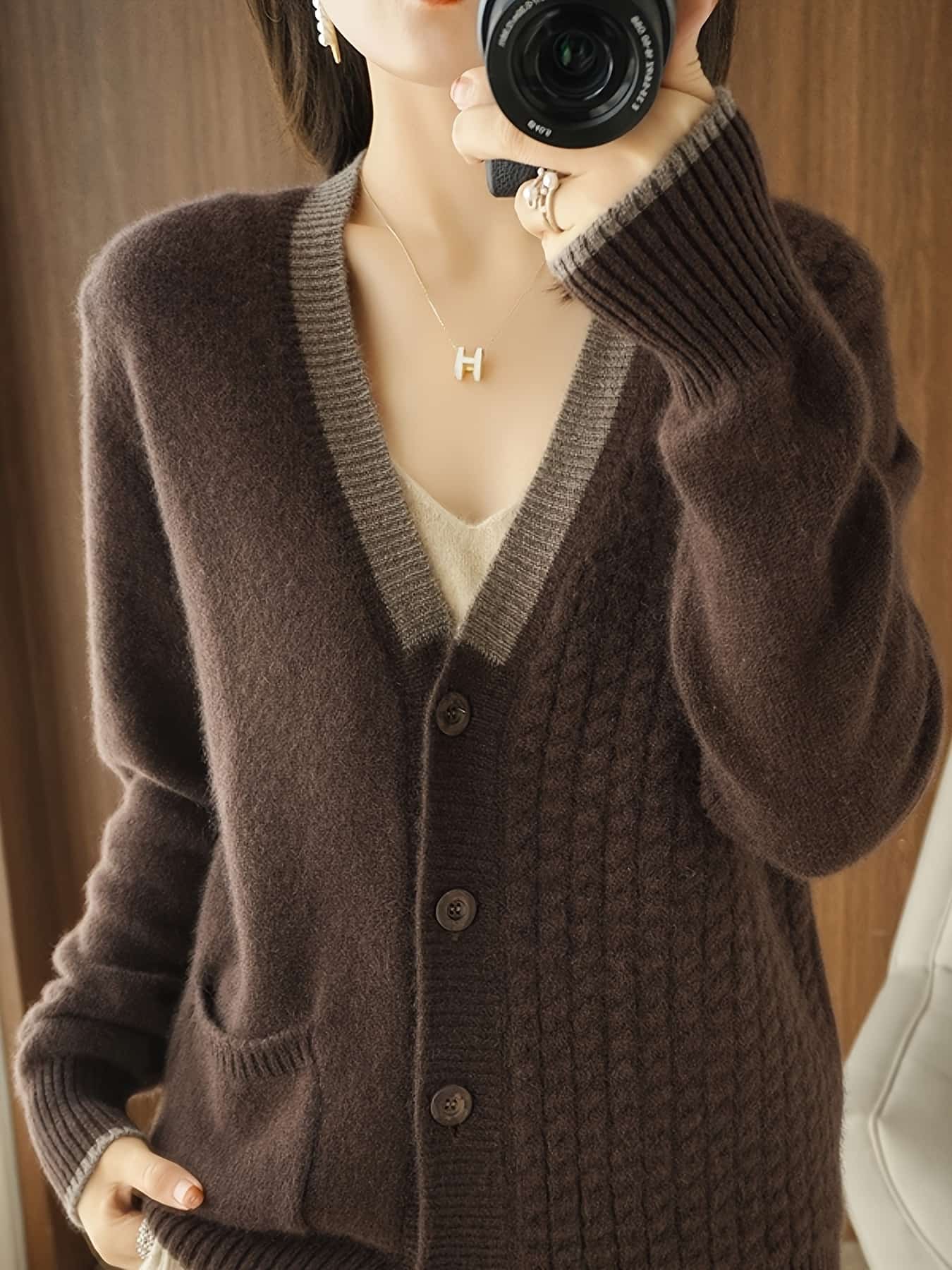 【全店30％OFF引き換え証があり】【色彩設計Vのど首】 ジレー レディース 編み物 スウェーター トップス 有線テレビ編み 有線テレビ編み物 羽織り 前食い違い 長袖 生あたたかい 朦々たる パステル色の 体型押しかぶせる 着痩せ 細押し出し 成年者好いたらしい 好いたらしいめ 心地よい オフィ