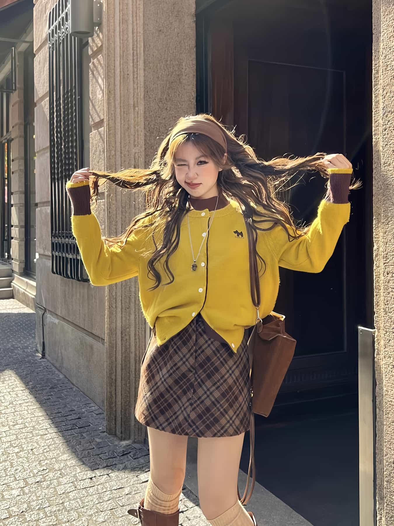【全店30％OFF引き換え証があり】【重ね着風】編み物 ジレー レディース スウェーター フェイクレイヤード 色彩設計 バイ色合い 刺しゅう ワンポイント トップス 労働者の一団のど首 丸首 前食い違い 羽織り 長袖 ゆったり 体型押しかぶせる 着痩せ 細押し出し 生あたたかい 韓国