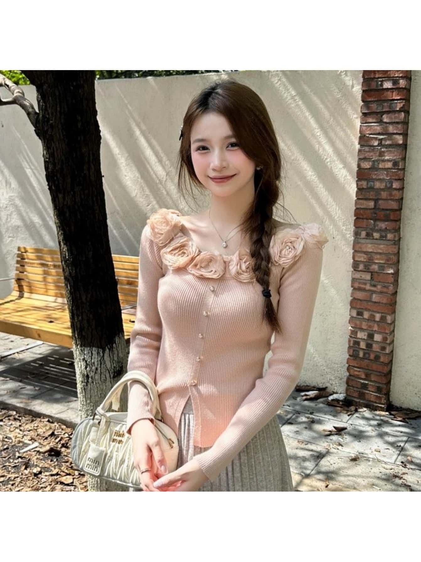 【全店30％OFF引き換え証があり】【立体御花】 オフショルダー 編み物 レディース トップス スウェーター リブニット 長袖 真四角のど首 デコルテ 鎖骨押し出し 花 主題 ティーシャツ 向こう正面名取り草 女子らしい 雅びやか ガーリー 成年者好いたらしい
