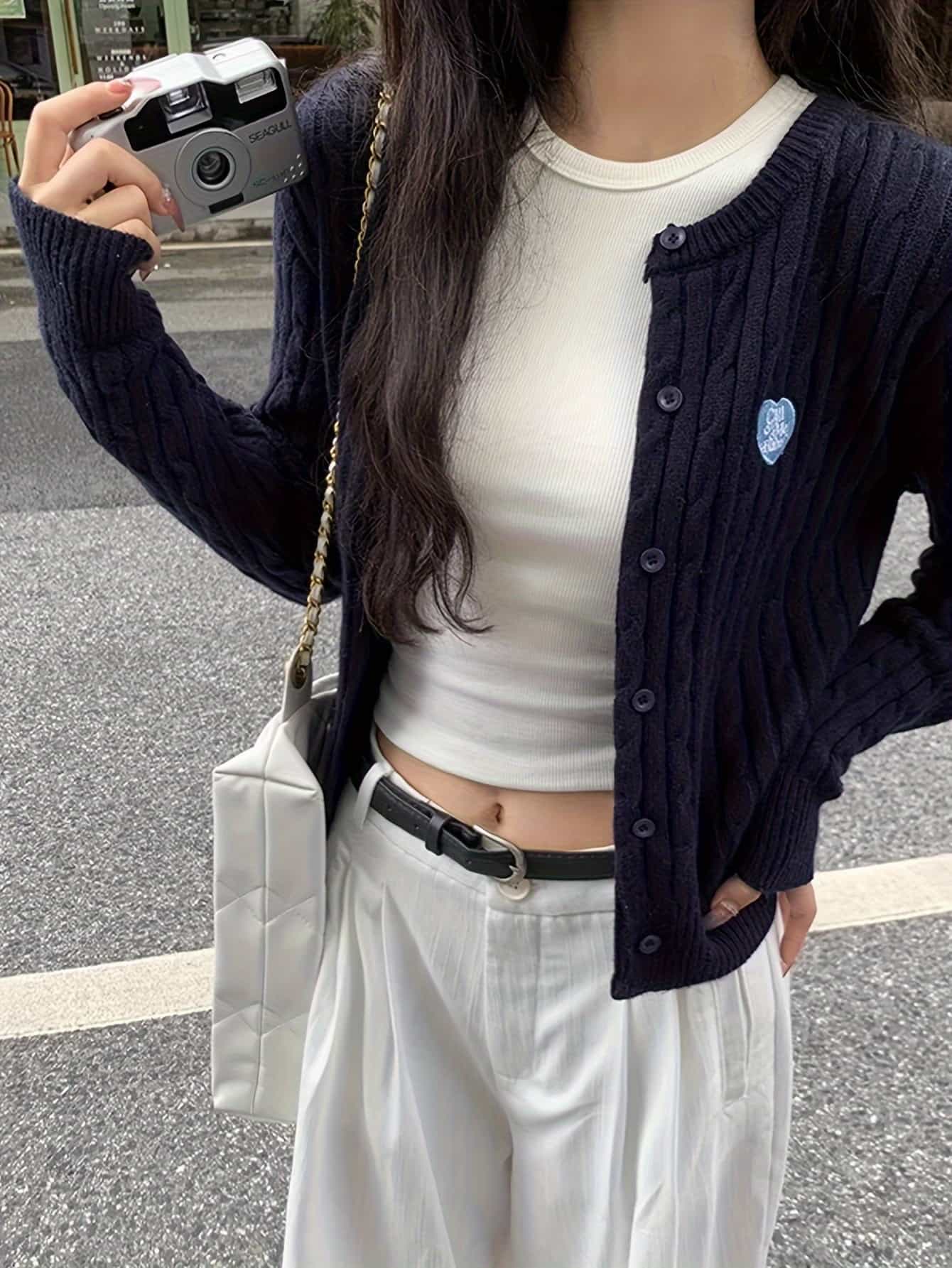 【全店30％OFF引き換え証があり】【ハート型刺しゅう】ジレー レディース 長袖 編み物 労働者の一団のど首 丸首 有線テレビ編み 肋材 スウェーター トップス 羽織り か細い きつい パウダーコンパクト 伸縮性 伸ばすこと もっちり 着痩せ 細押し出し 体型押しかぶせる 割れ易い押し出し
