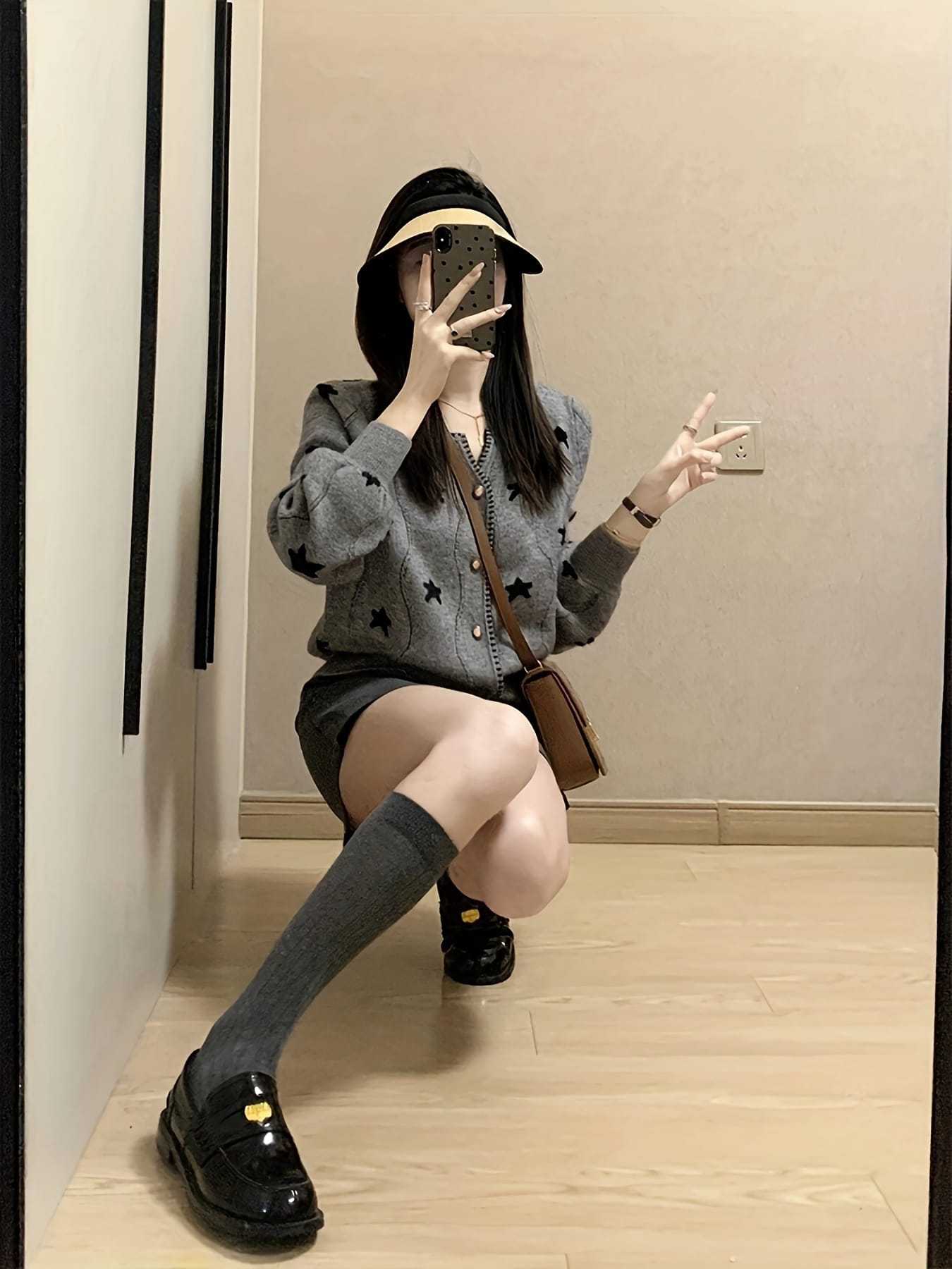 【全店30％OFF引き換え証があり】【星柄ジャかばい立て】編み物 ジレー レディース スウェーター トップス 丸首 労働者の一団のど首 羽織り 長袖 総柄 レトロ ヴィンテージ風 ゆったり 厚地の外套大きさ 体型押しかぶせる 着痩せ 割れ易い押し出し 二の腕押しかぶせる たわい無い 大