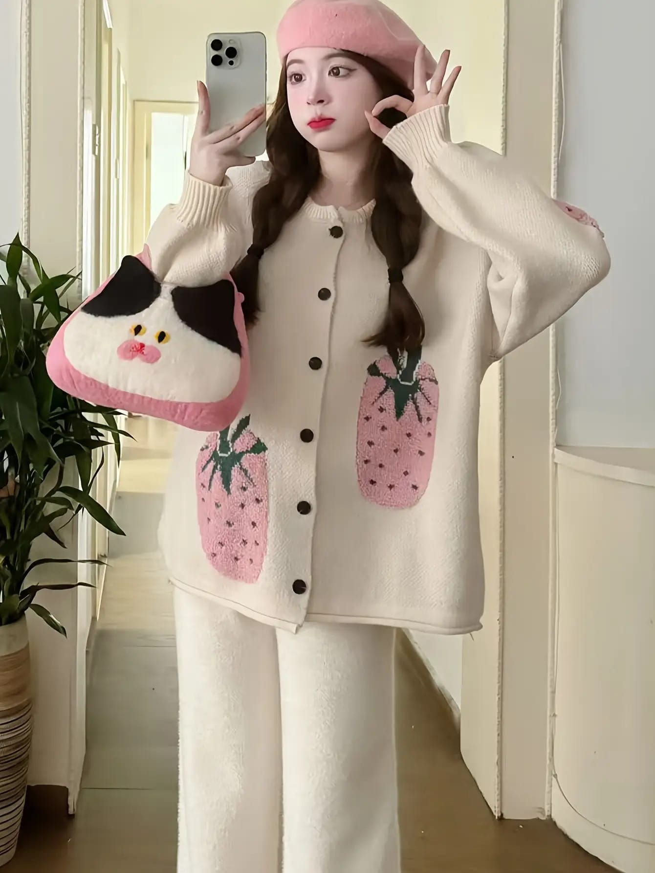 【全店30％OFFクーポンがあり】【大人可愛い いちご柄】 カーディガン ニット レディース セーター トップス 羽織り 前開き フルーツ柄 ジャガード クルーネック 丸首 長袖 暖かい ゆったり 体型カバー 二の腕カバー 着痩せ 華奢見え 楽ちん｜大森麗萱