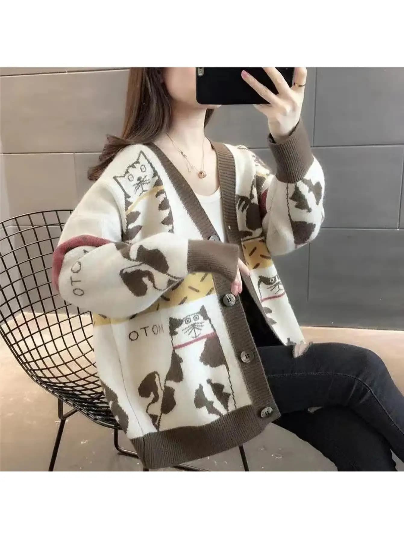 【全店30％OFF引き換え証があり】【猫柄編み物】ジレー レディース スウェーター 羽織り トップス 猫 猫 毛の荒物 総柄 Vのど首 前食い違い 色彩設計 バイ色合い 長袖 朦々たる 厚地の外套大きさ ビッグ影ぼうし ゆったり たわい無い 体型押しかぶせる 二の腕河馬