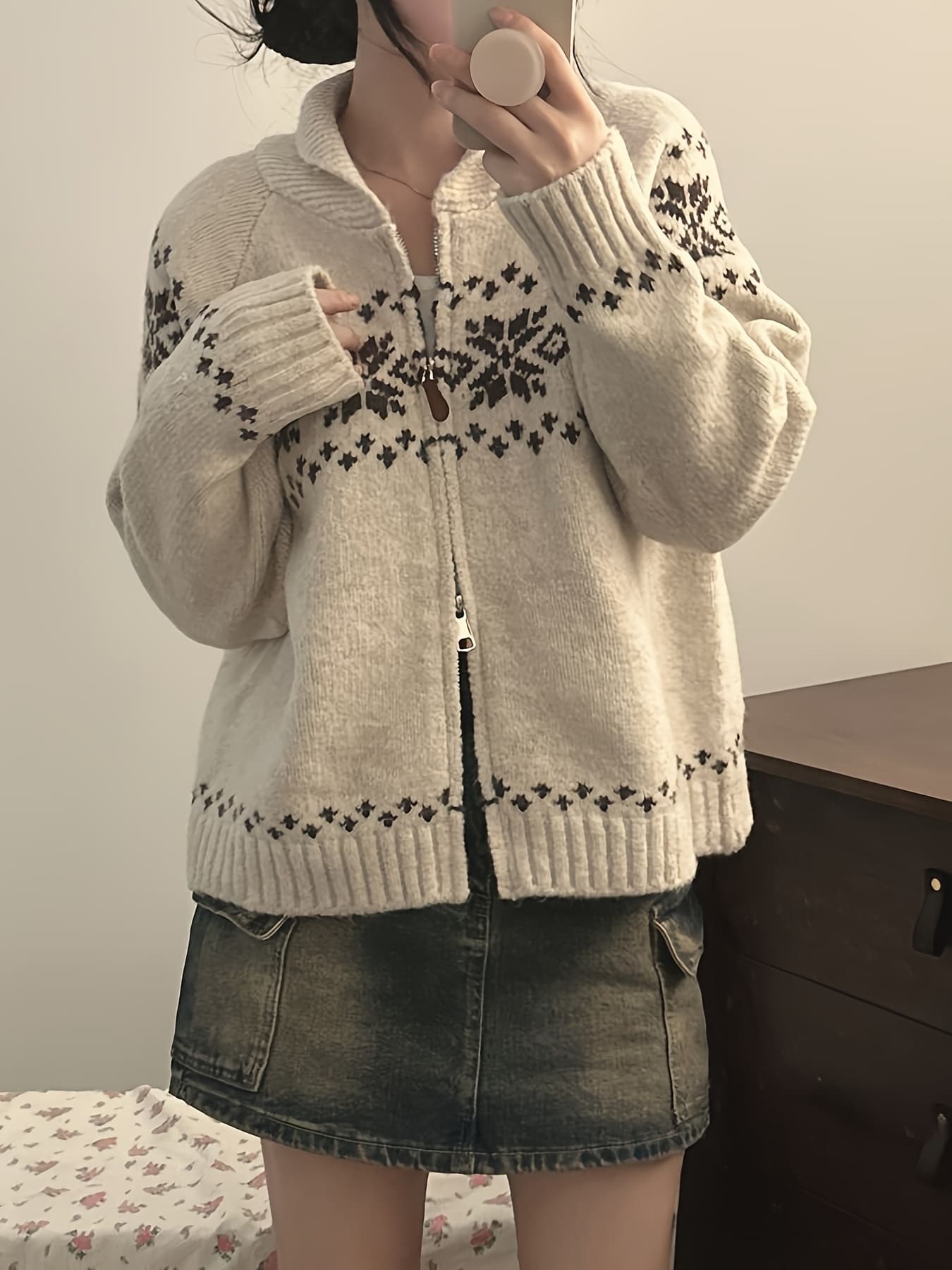 【全店30％OFF引き換え証があり】【ノース柄】 編み物 ジレー レディース ジップアップ スウェーター ハイネック 立ち襟 トップス アウター 羽織り 総柄 ジャかばい立て 長袖 秋冬 ゆったり 体型押しかぶせる 大きめ 着痩せ 割れ易い押し出し たわい無い 生あたたかい
