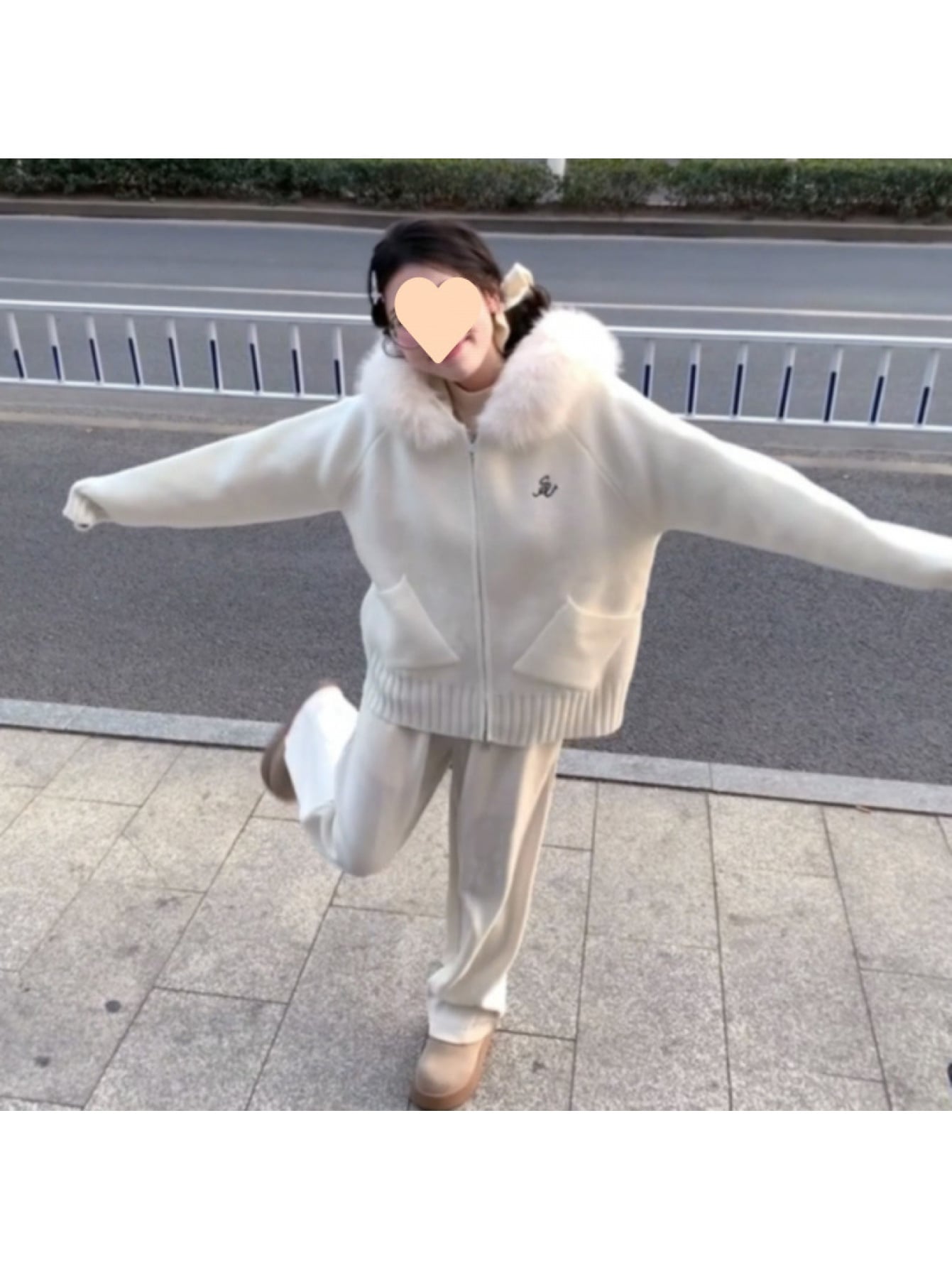 【全店30％OFF引き換え証があり】編み物 パーカー レディース フェイクファー ボンネット付き添い人 ジップアップ ジレー 編み物パーカー スウェーター アウター 羽織り トップス 前食い違い 刺しゅう 朦々たる 生あたたかい 体型押しかぶせる ゆる 影ぼうし ゆったり 着痩せ